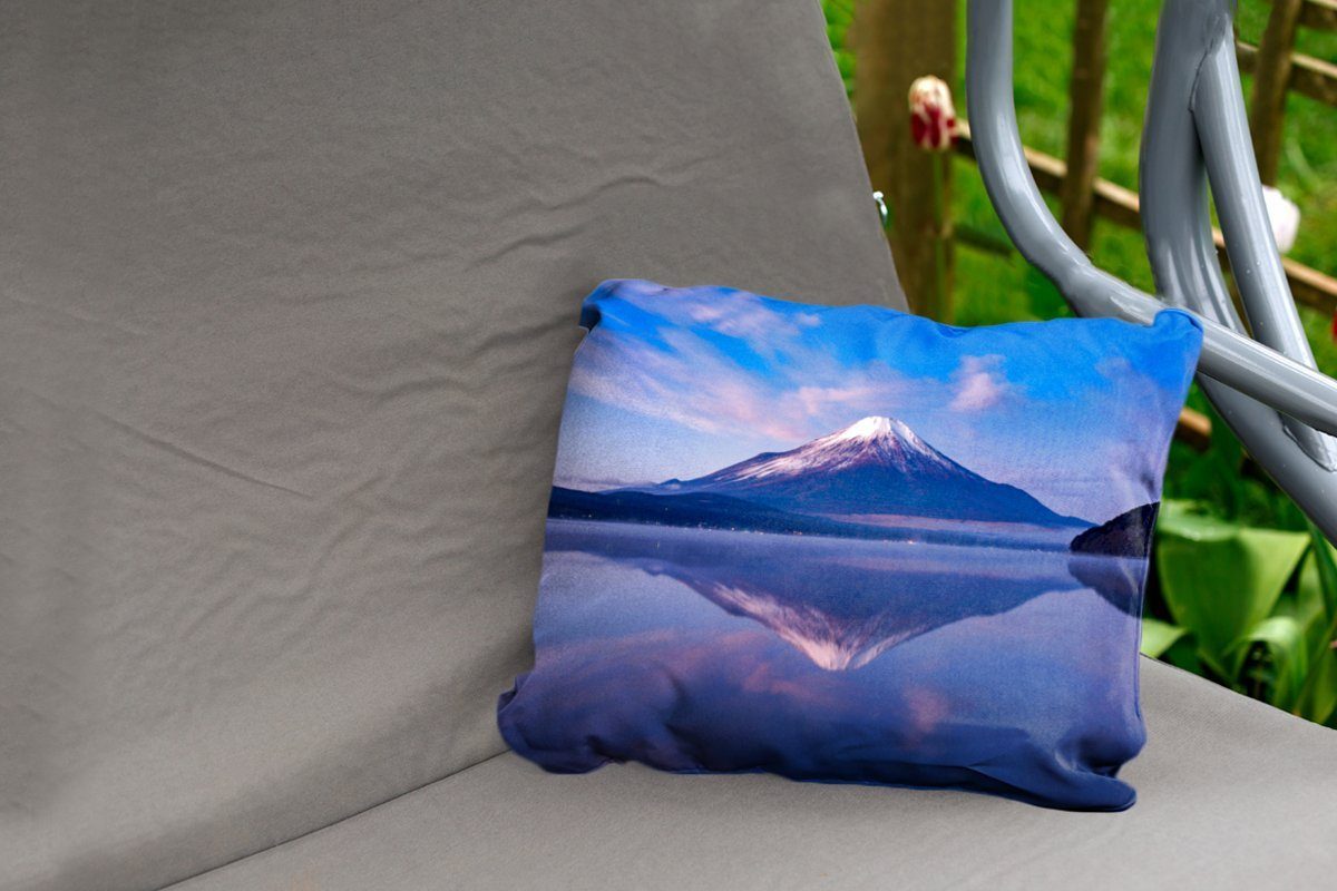 MuchoWow Dekokissen Spiegelung des Fuji-Vulkans Outdoor-Dekorationskissen, Dekokissenbezug, in im Kissenhülle Polyester, Wasser, Japan