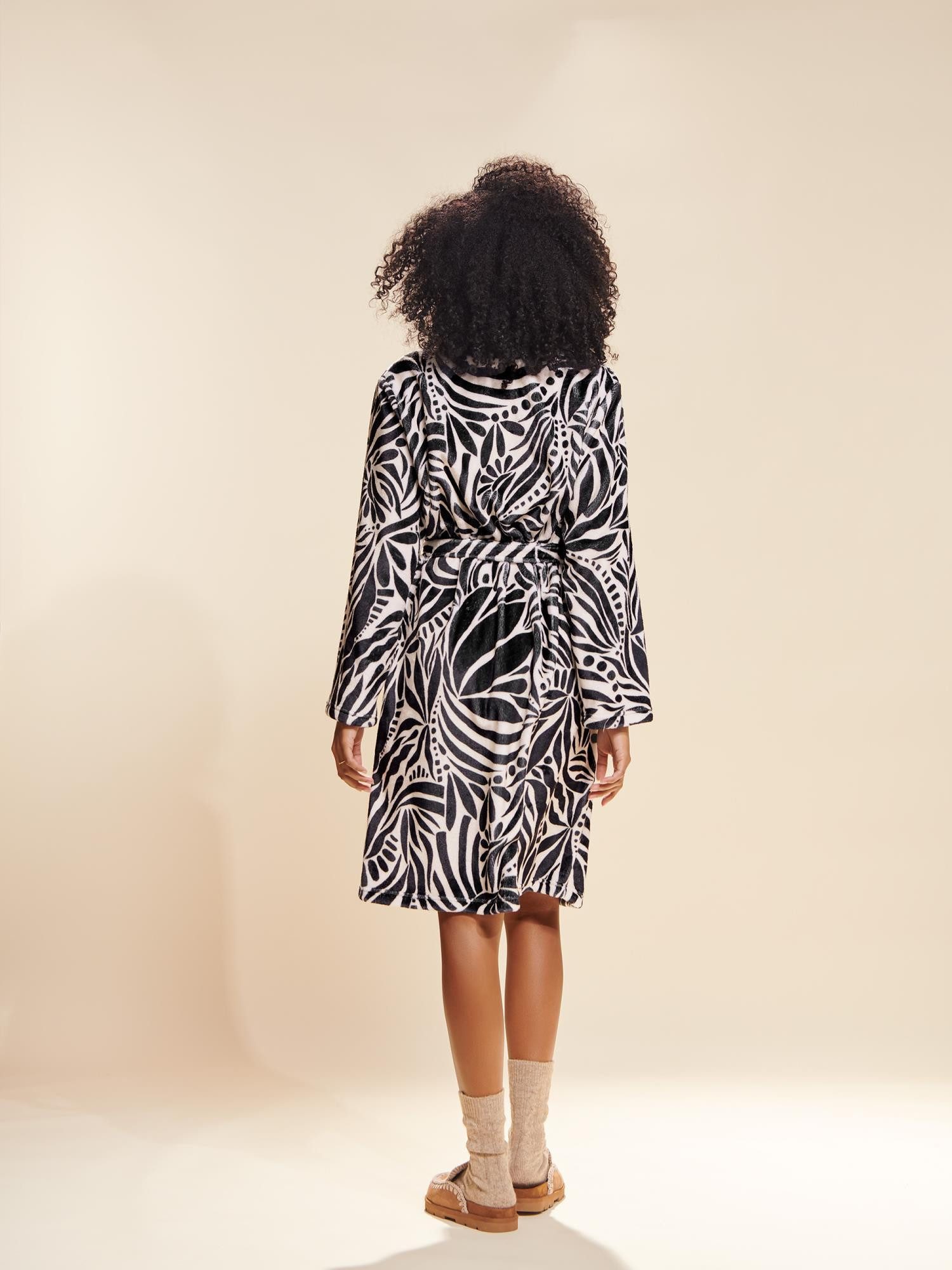 Essenza Damenbademantel Steff Allora, Midilänge, Polyester, Schalkragen, mit Taschen, Gürtel, mit expressivem Allora-Print