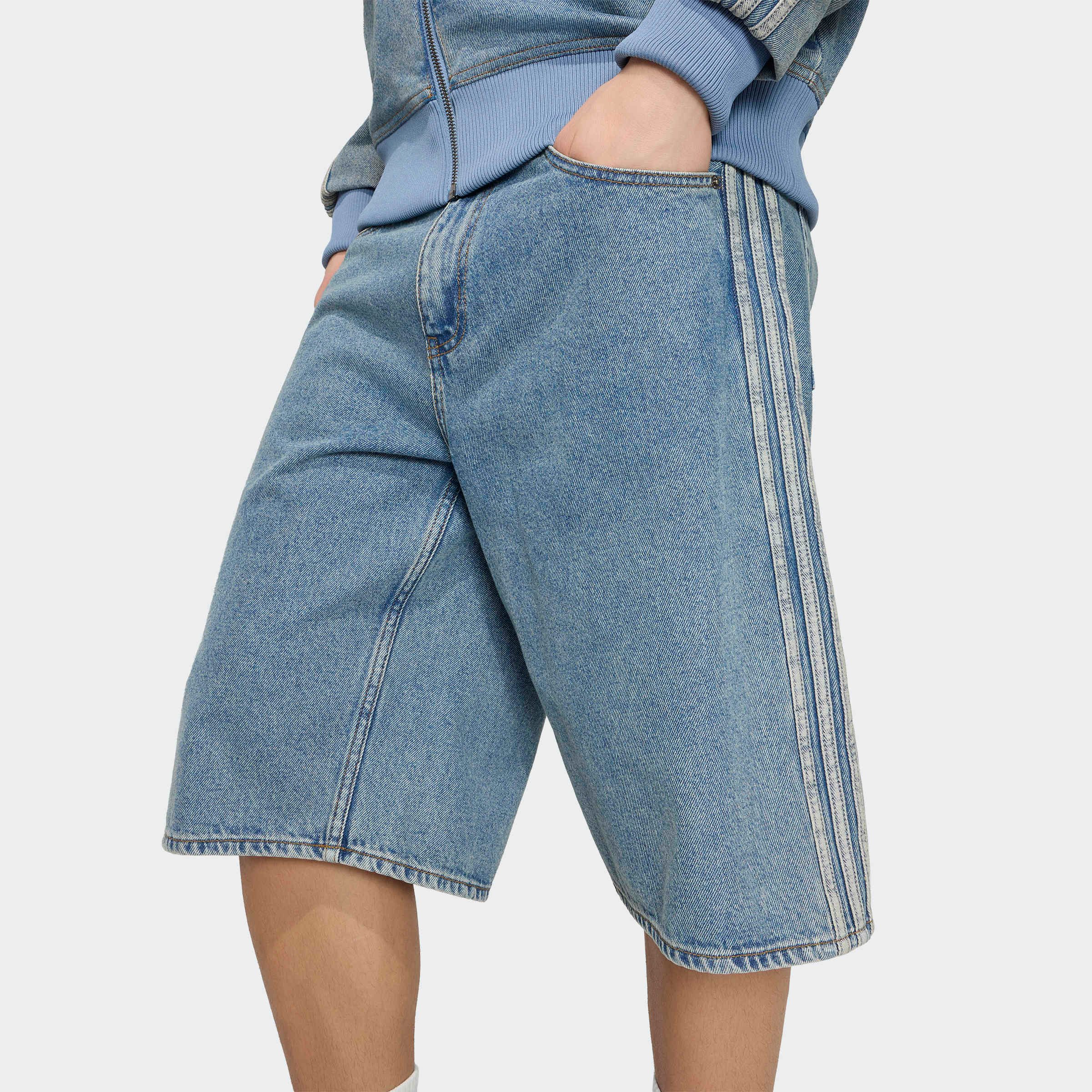 adidas Originals Jeansshorts FIREBIRD ADICOLOR DENIM-JORTS MITTELHOHER BUND BEIN GERADE GESCHNITTEN