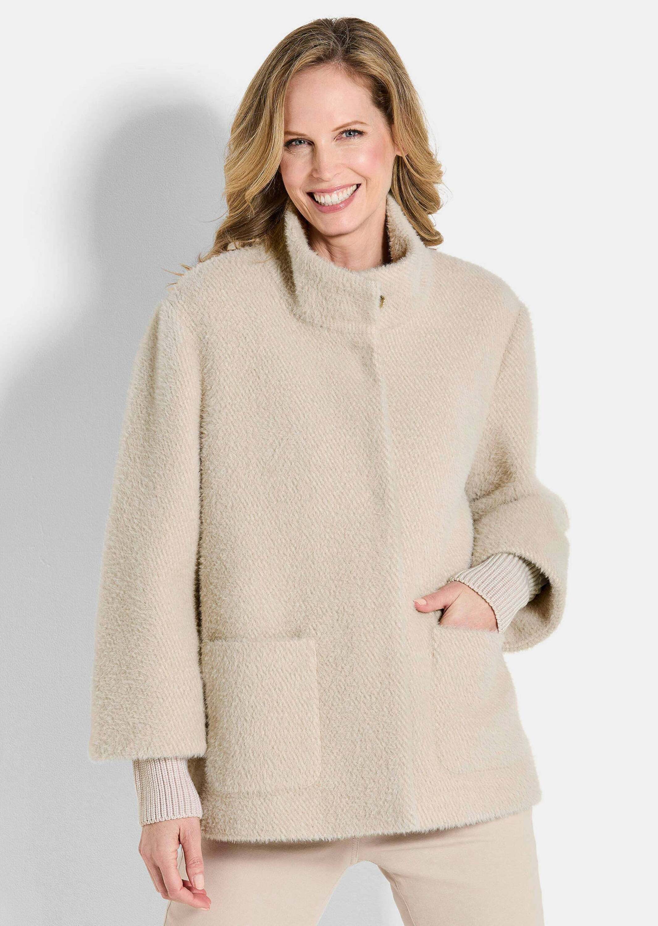 GOLDNER Outdoorjacke Flauschiger Kurzmantel mit Stehkragen Flauschjacke mit günstig online kaufen