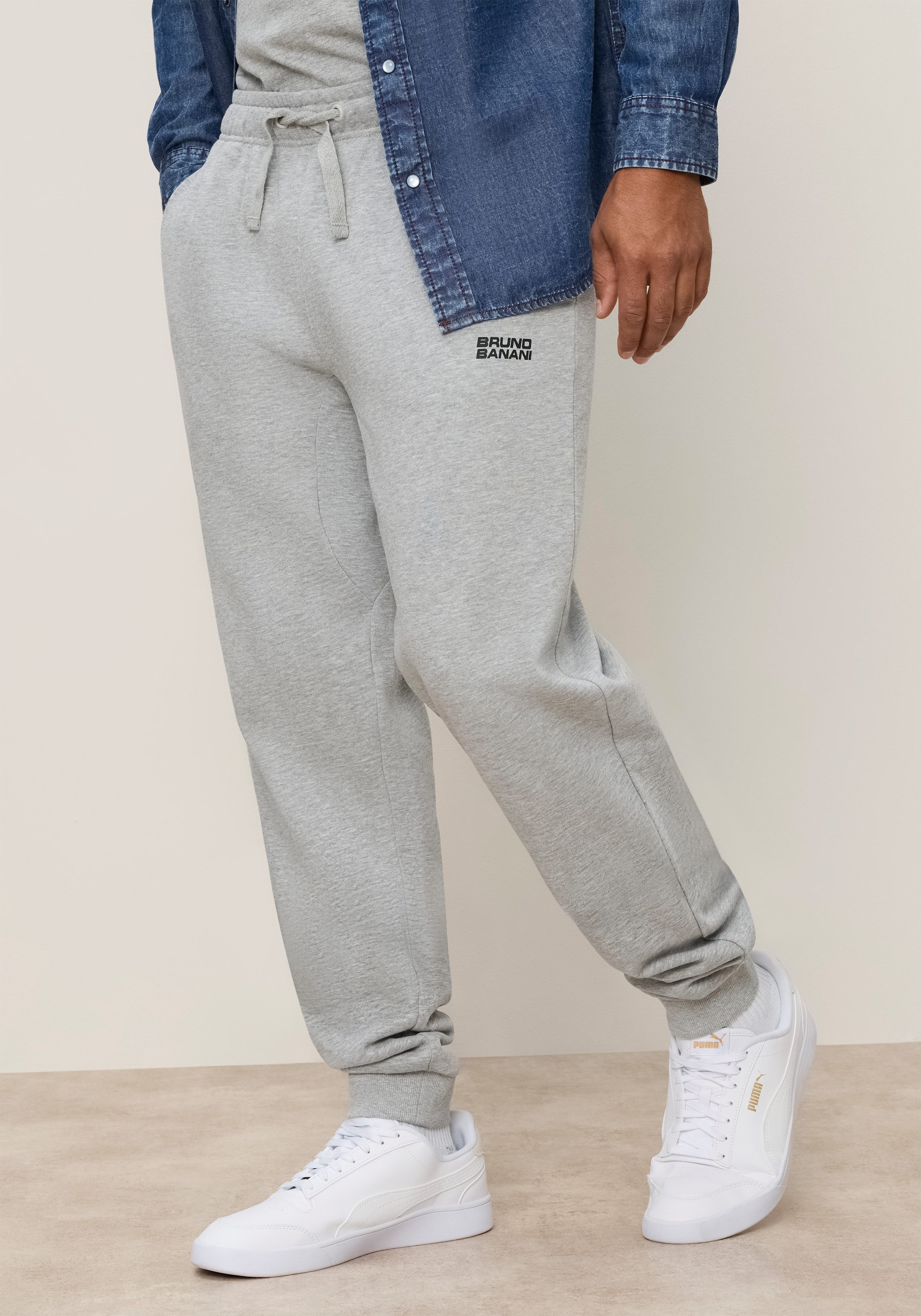 Bruno Banani Jogginghose Loose Fit lockerer Tapered-Fit, mit elastischem Rippbündchen am Beinabschluss