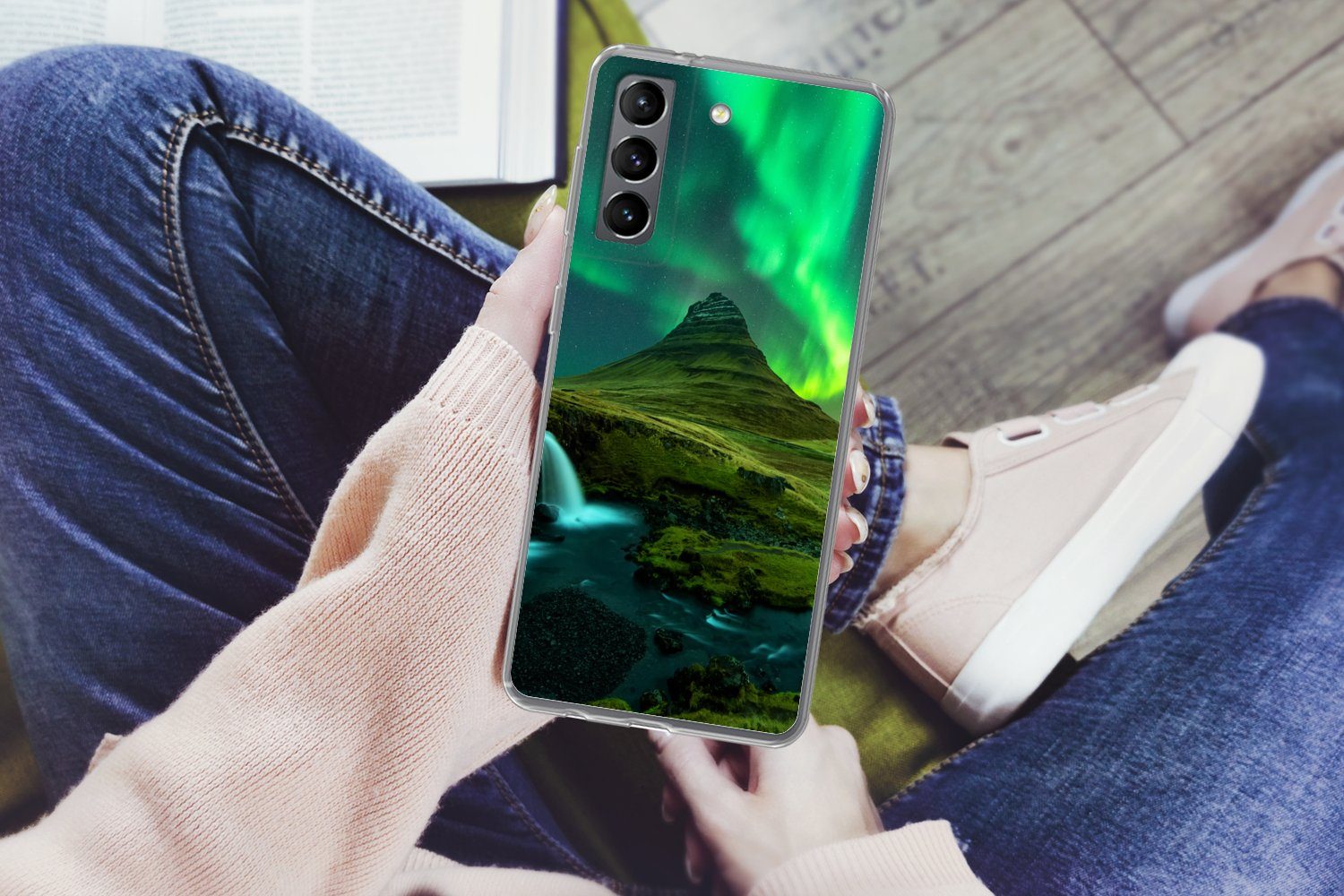 MuchoWow Handyhülle für Samsung Galaxy S21 Plus Nordlichter - Wasserfall - Berg - Island, Phone Case, Silikon, Schutzhülle Dünn
