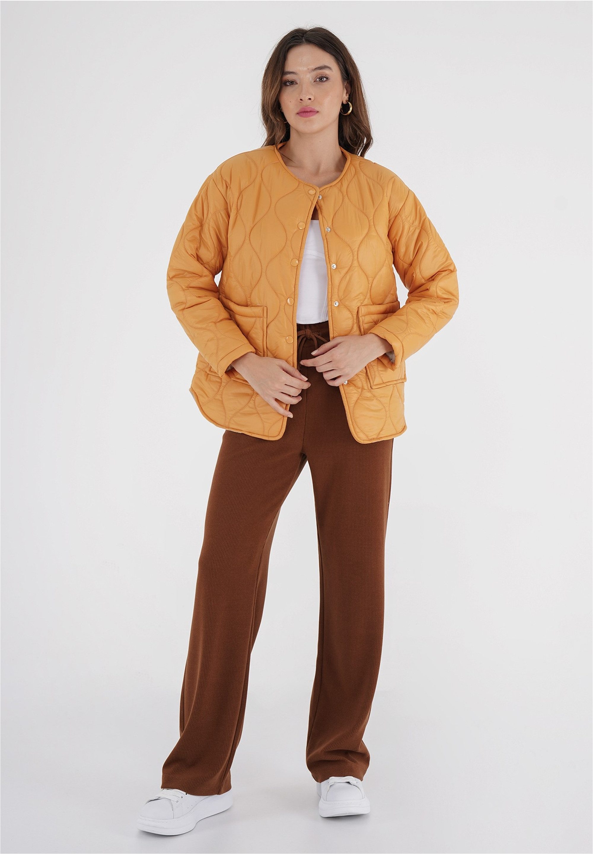 freshlions Steppjacke Amara (1-St) mit praktischen Druckknöpfen