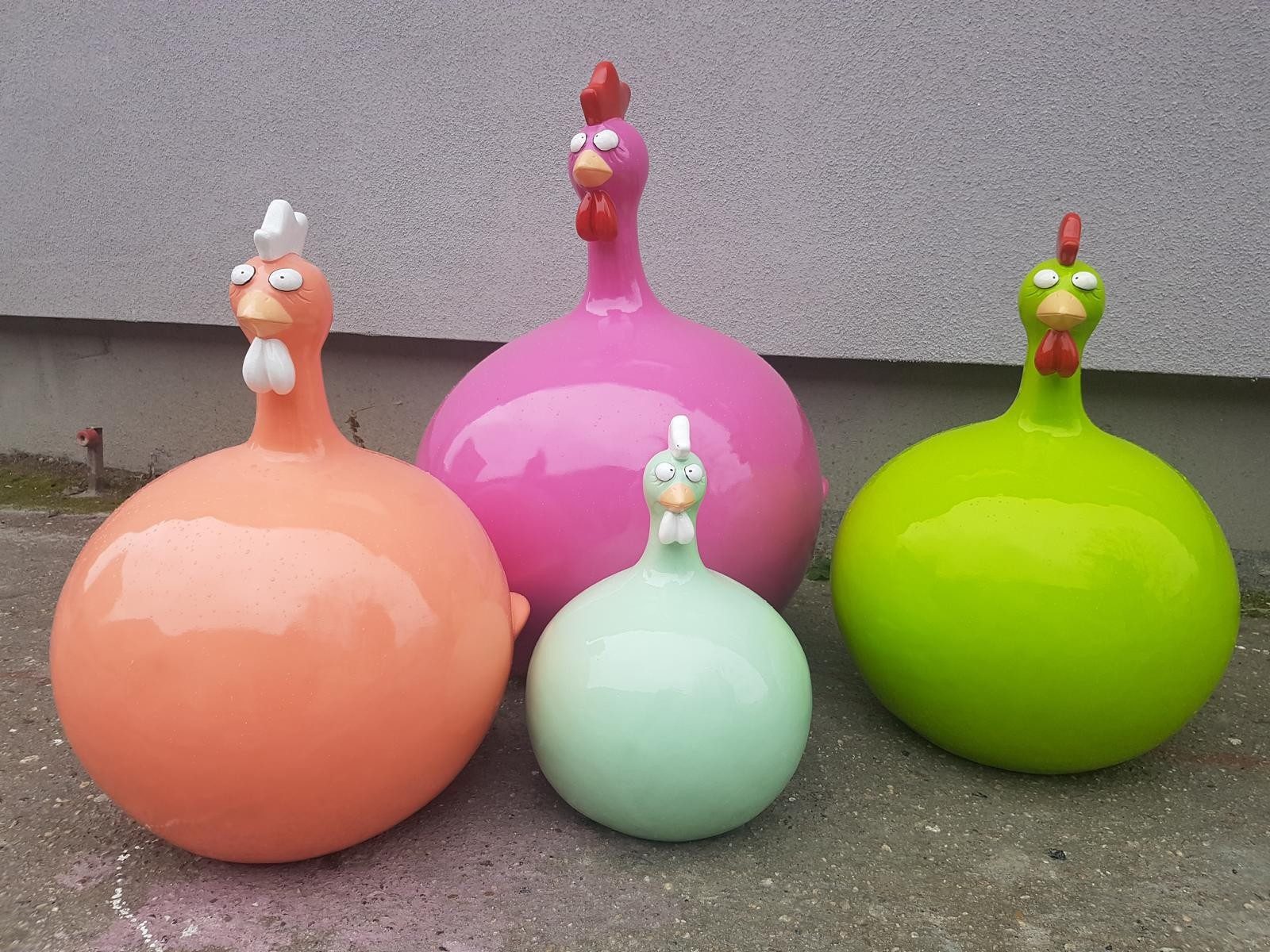 JVmoebel Dekofigur Moderne Henne für Garten und Osterdekoration, Made in Europa