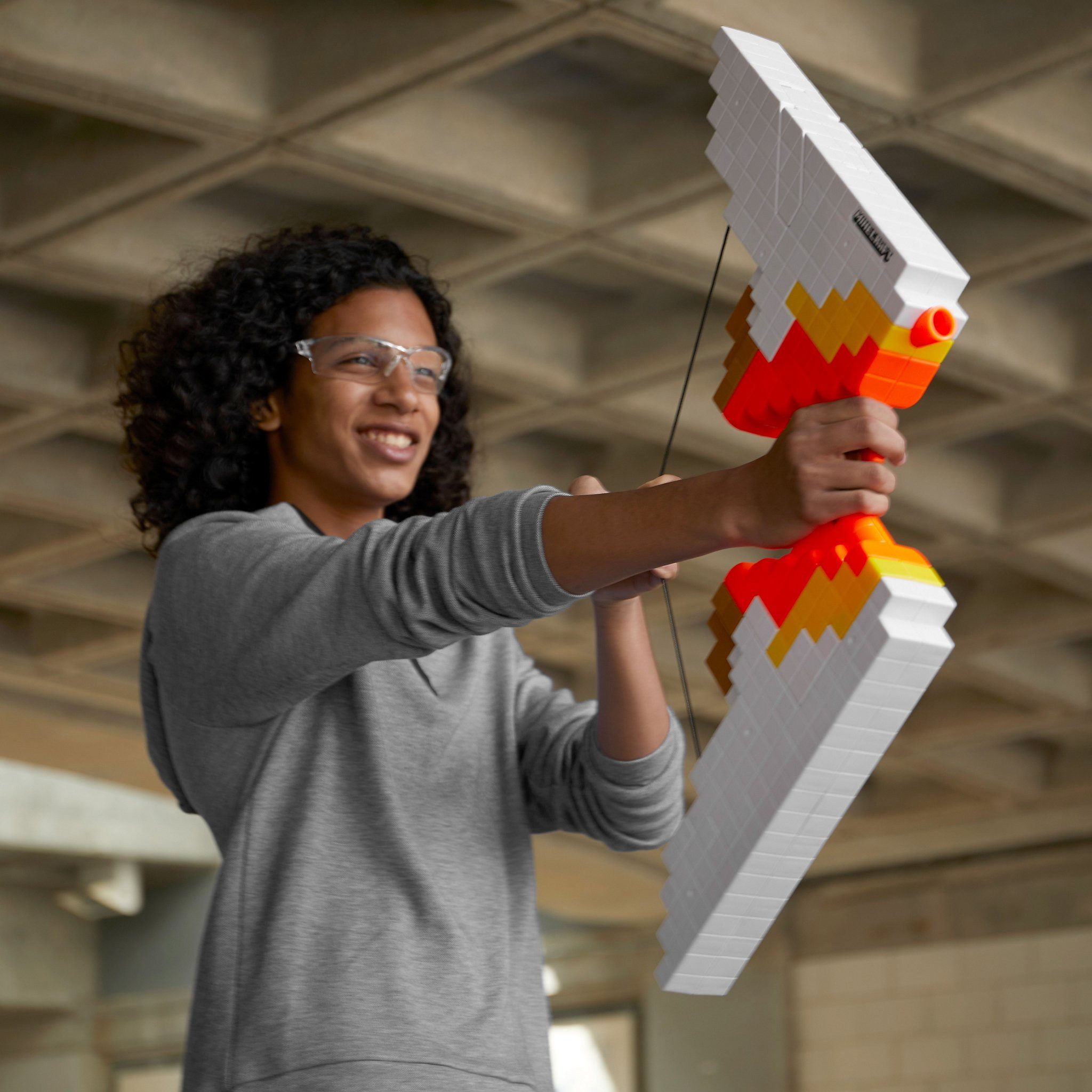 Hasbro Blaster Minecraft Sabrewing Blaster Bow, Nerf Minecraft Sabrewing mit 8 Darts