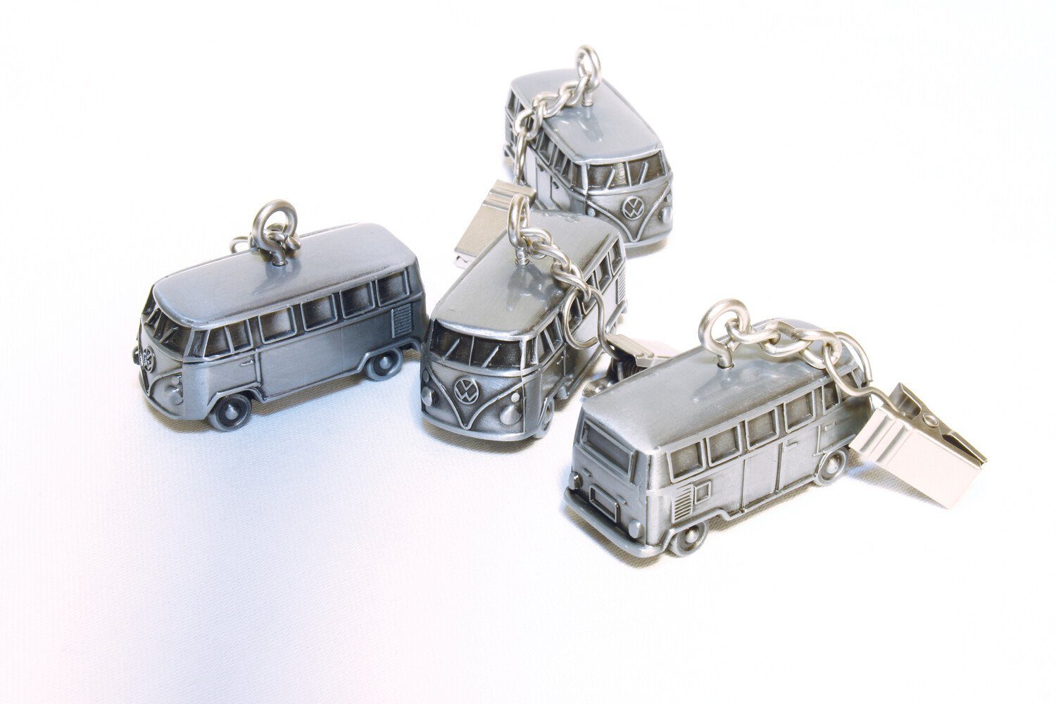 VW Collection by BRISA Tischtuchklammer Volkswagen 3D Tischdecken Gewichte mit Klammern, (4er Set), Tischdeckenhalter im T1 Bulli Bus Design mit Antiksilber Optik