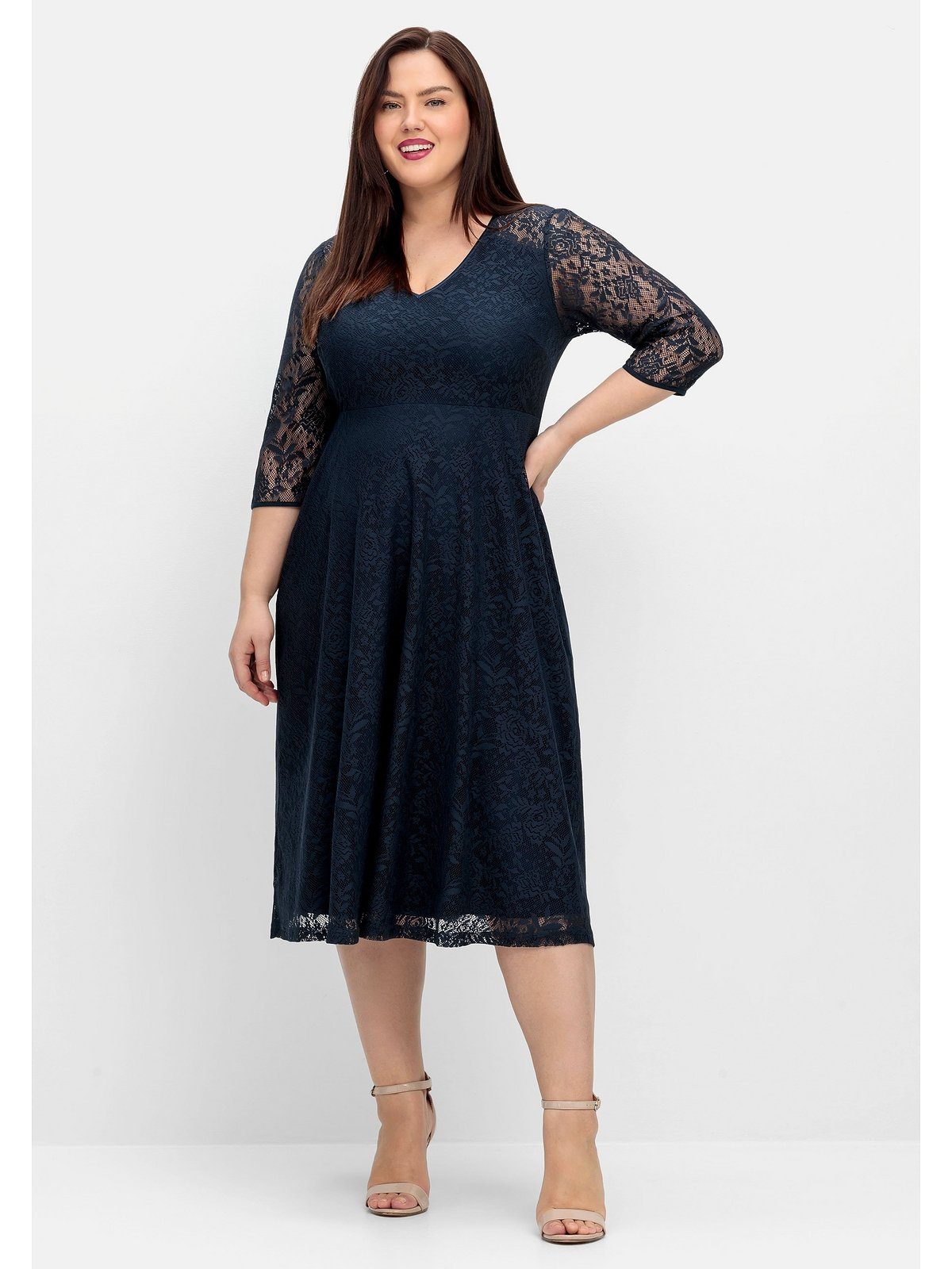 SHEEGO Cocktailkleid Große Größen aus floraler Spitze, blickdicht gefüttert mehr