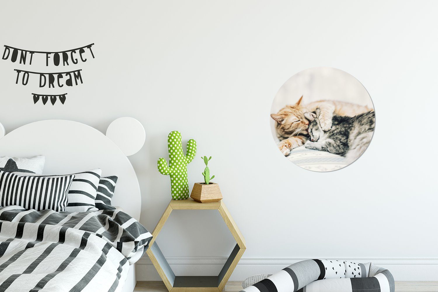 MuchoWow Wandsticker Katzen Wohnzimmer (1 Tapetenkreis Rund, - Wohnzimmer für St), Sofa - Kinderzimmer, Tapetenaufkleber