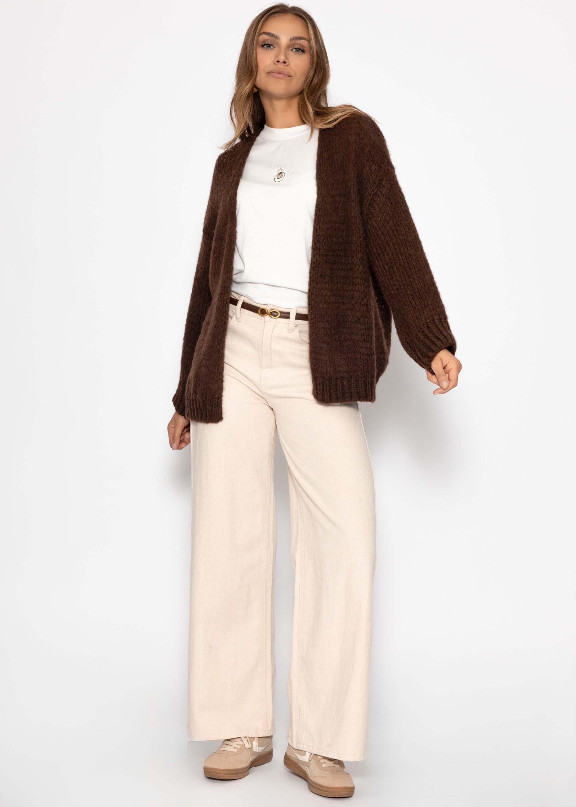 SASSYCLASSY Cardigan Oversize Strick Cardigan für Damen Flauschiger Cardigan mit offen fallendem Schnitt und Rippbündchen