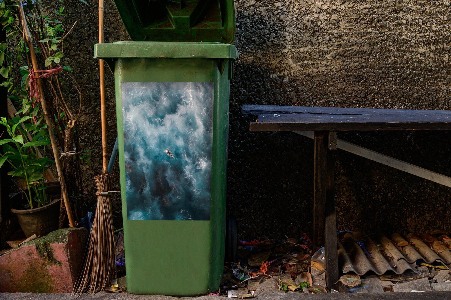 auf Meer Mülltonne, Surfer St), Wandsticker Vogelperspektive Container, Abfalbehälter Sticker, MuchoWow der dem Mülleimer-aufkleber, (1 aus