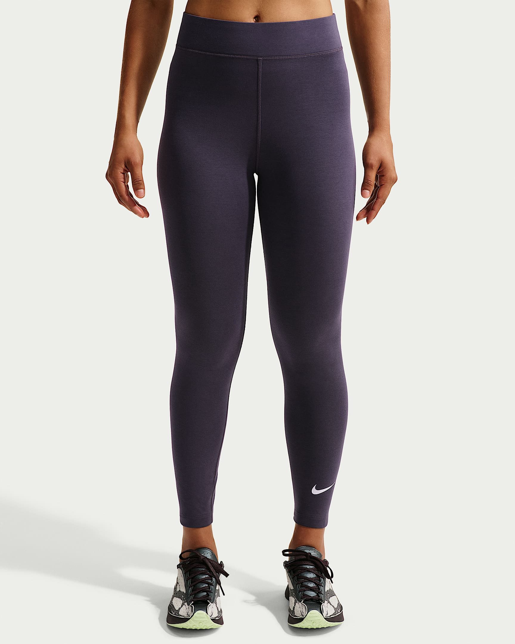Nike Sportswear Leggings W NSW NK CLSC HR 7/8 TIGHT LBR 7/8 Länge, eng anliegende Passform, hoher Bund