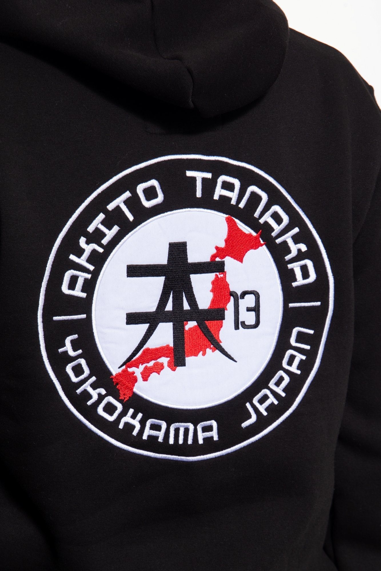schwarz Sweatjacke Kontrast Tanaka Adventure mit Akito Stickerei
