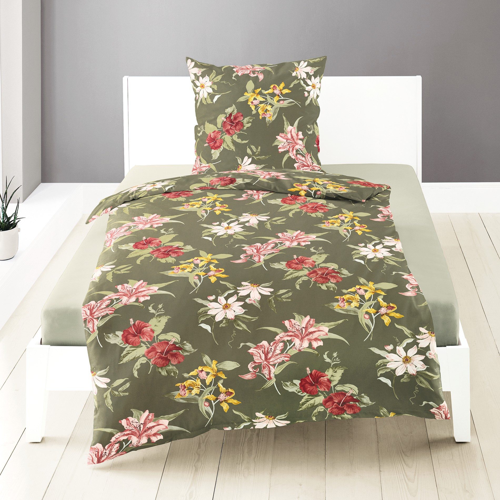 BIERBAUM Bettwäsche Bierbaum Mako Satin Bettwäsche 135x200cm 2 tlg. Blumen Oliv Grün Rot, Satin, 2 teilig, Feiner und weicher Griff, besonders atmungsaktiv, seidiger Glanz