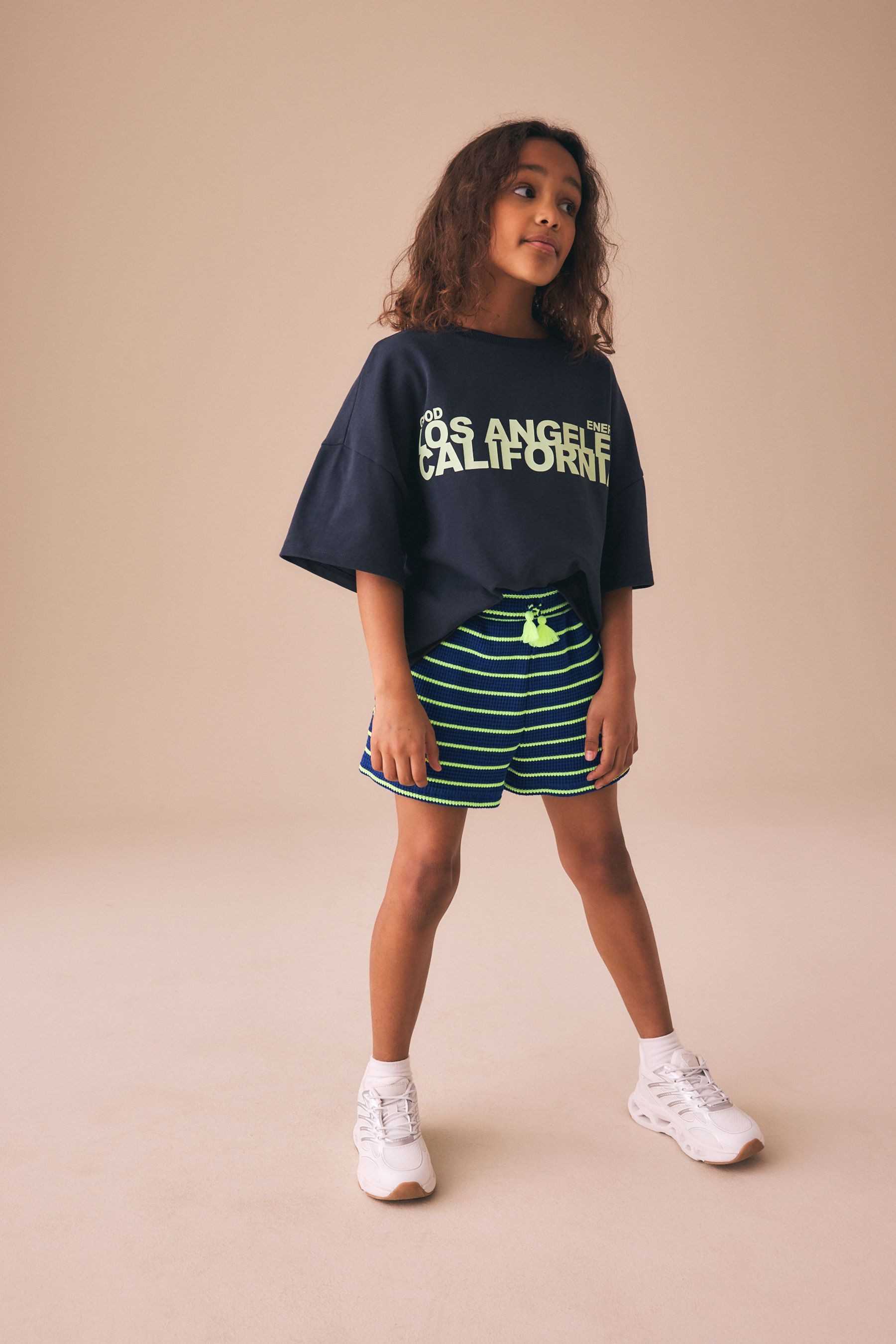 Next Sweatshorts Strukturierte Shorts mit Fransen (1-tlg) – Bild 5 von 5