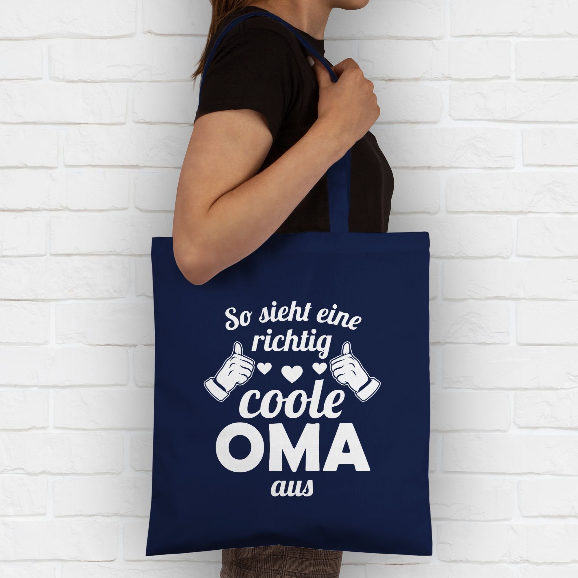 Shirtracer Umhängetasche So sieht eine richtig coole Oma aus I Geschenk Oma, Oma Geschenk