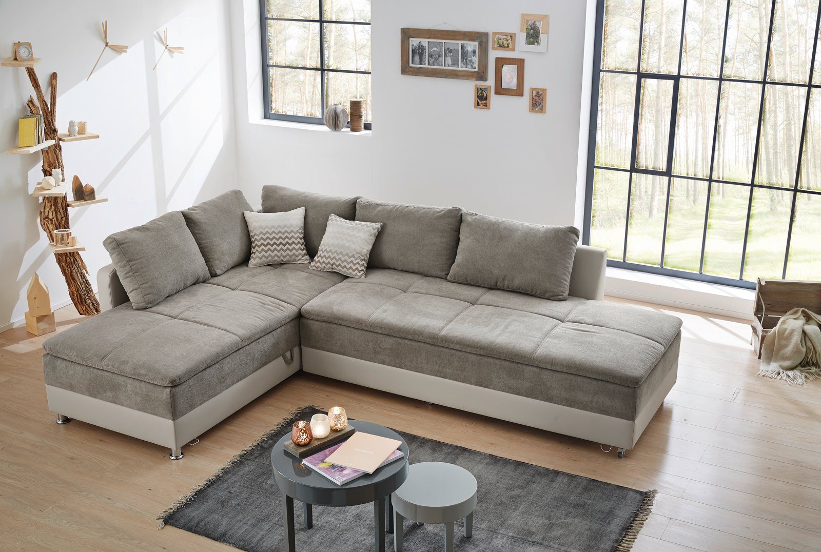 luma-home Ecksofa 15102, Dauerschläfer-Doppelbett B306/T223/H95 cm, Bettkasten, Regal, Boxspring, Federkern, Wellenunterfederung, Topper, Schwenkteil rechts, Mikrofaser Graubraun/Kunstleder Beige