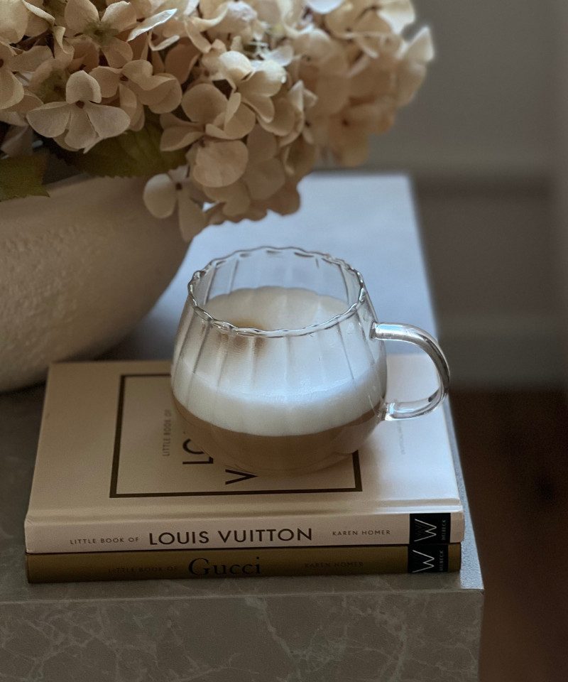 Zoha Glas Riffle Cup 400ml für Kalt- & Heißgetränke, Spülmaschinenfest, Stilvoll, 4-tlg., Borosilikatglas, hitzebeständiges Tassen Set für Kaffee, Matcha, Latte Macchiato, 4 St.