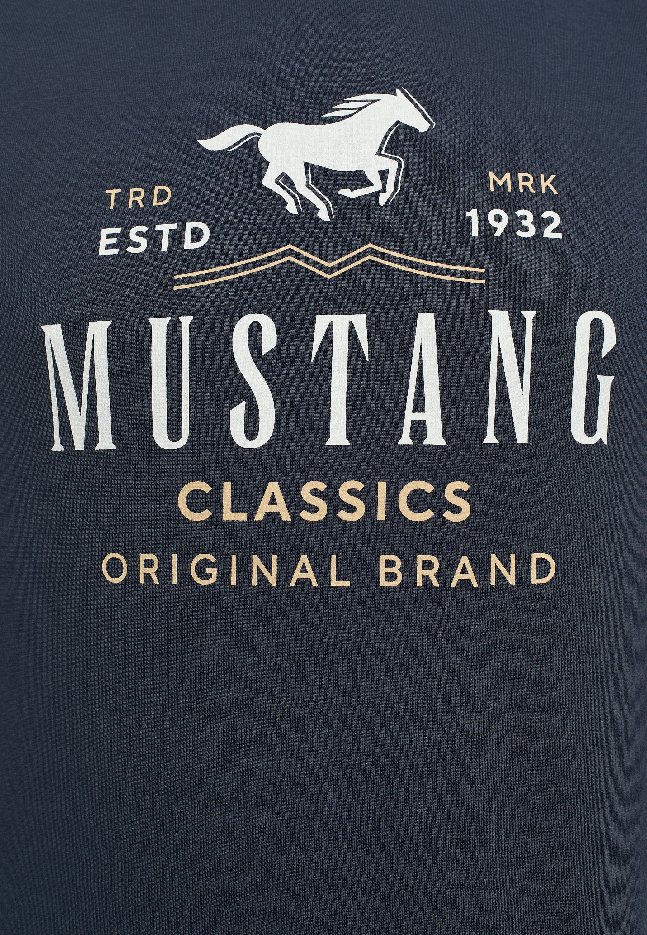 Originalprodukt jetzt verfügbar MUSTANG Kurzarmshirt Mustang T-Shirt navy Print-Shirt