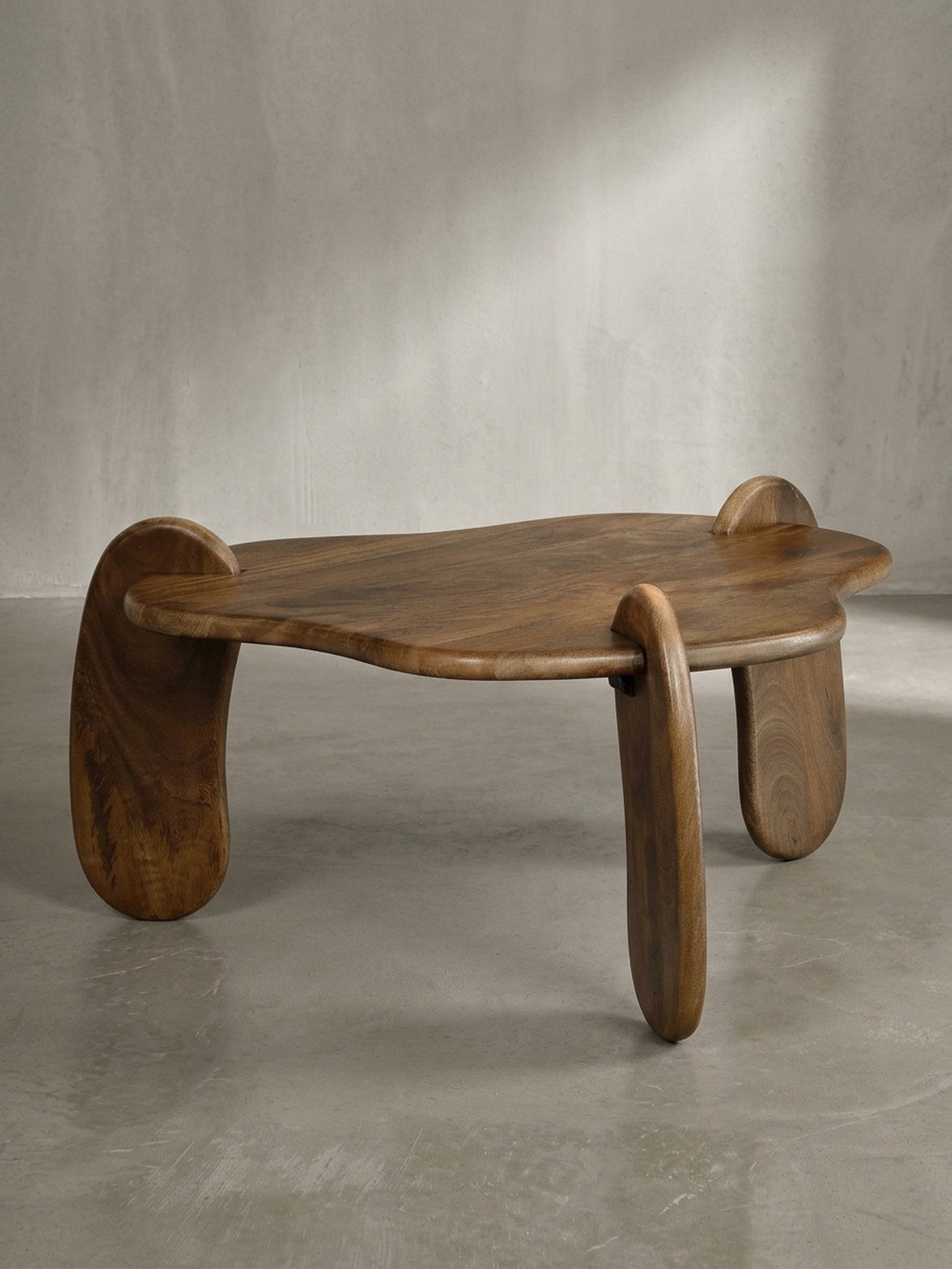 KADIMA DESIGN Couchtisch Couchtisch 78x78x39,5 cm Mango Massivholz Walnussfarben Sofatisch (Wohnzimmer Modern mit natürlicher Holzmaserung), Niedrig, Dreibein Wohnzimmertisch Organisch, Design Kaffeetisch