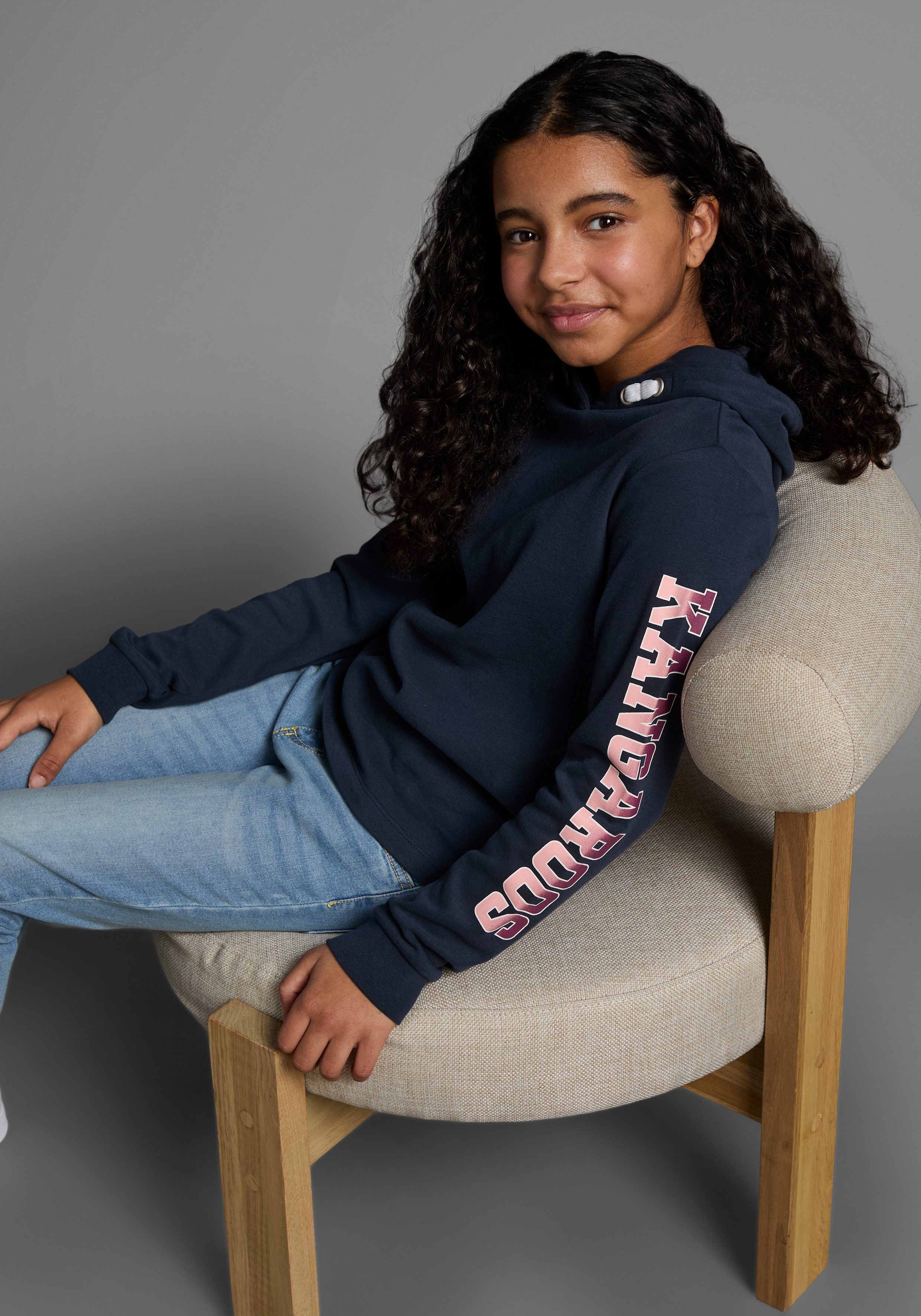 KangaROOS Langarmshirt Kapuzenshirt mit Ärmeldruck gerade günstig online kaufen
