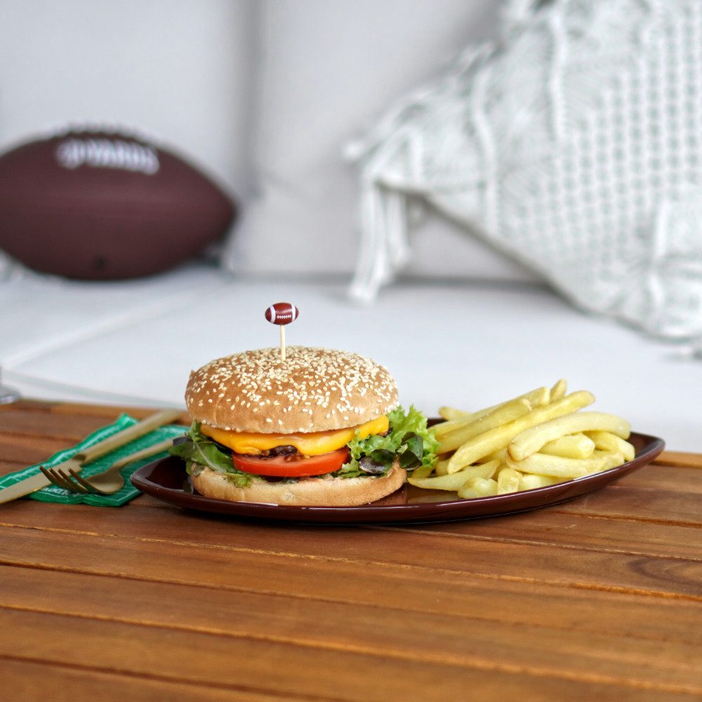 40YARDS Teller American Football Teller in Football Form mit weißer Naht & Streifen, Keramik, 30,5 x 19 cm