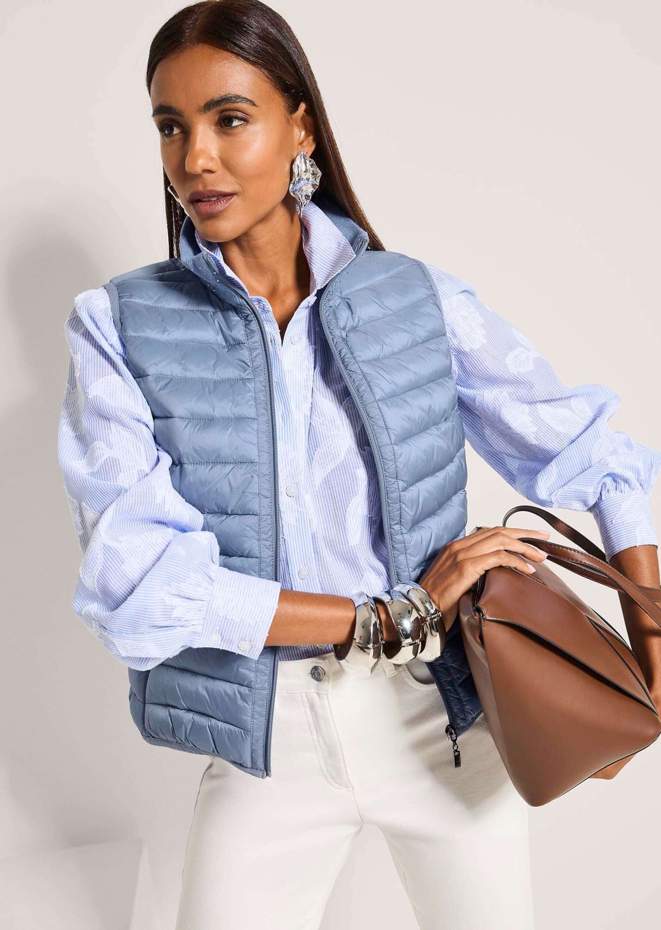 MADELEINE Kurzweste Sportive, elegante Outdoor-Weste mit Steppung Leicht gefütterte Weste mit Stehkragen, Sandwich-Stepps