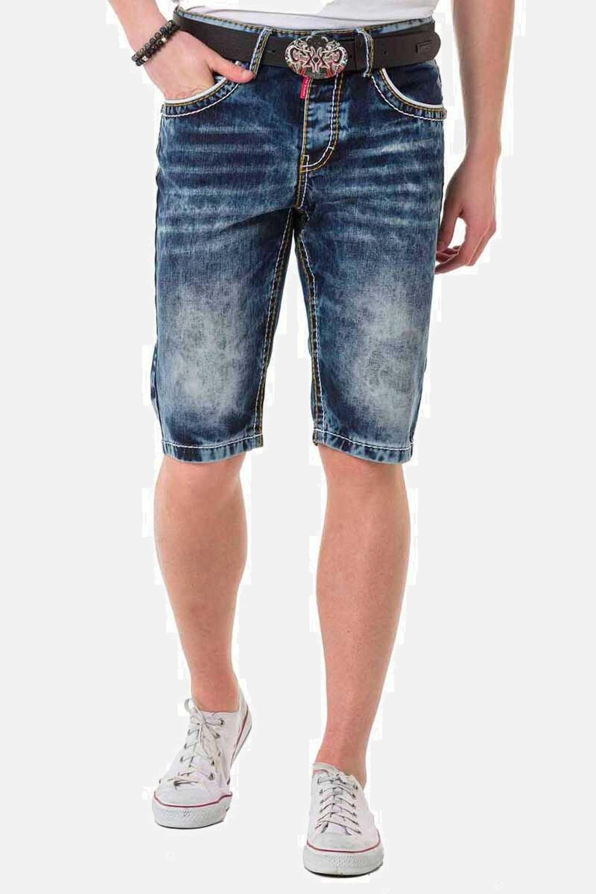 Cipo & Baxx Jeansbermudas Bermuda & Short mit stylishen Kontrastnähten, CK268