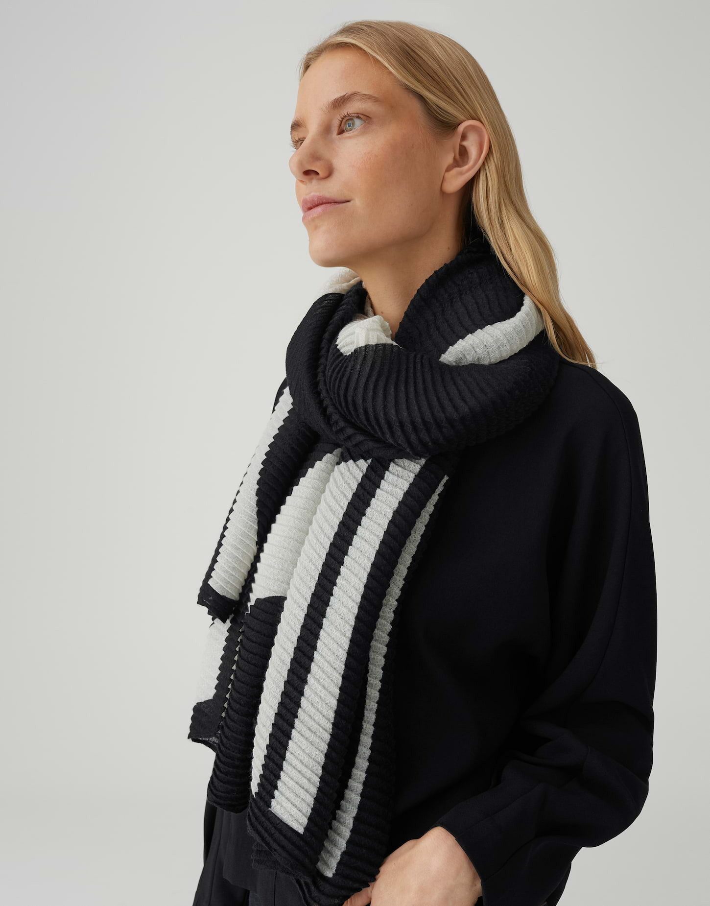 OPUS Halstuch ADONNA im Retrodesign, Rechteckig, dezente Struktur, weicher günstig online kaufen