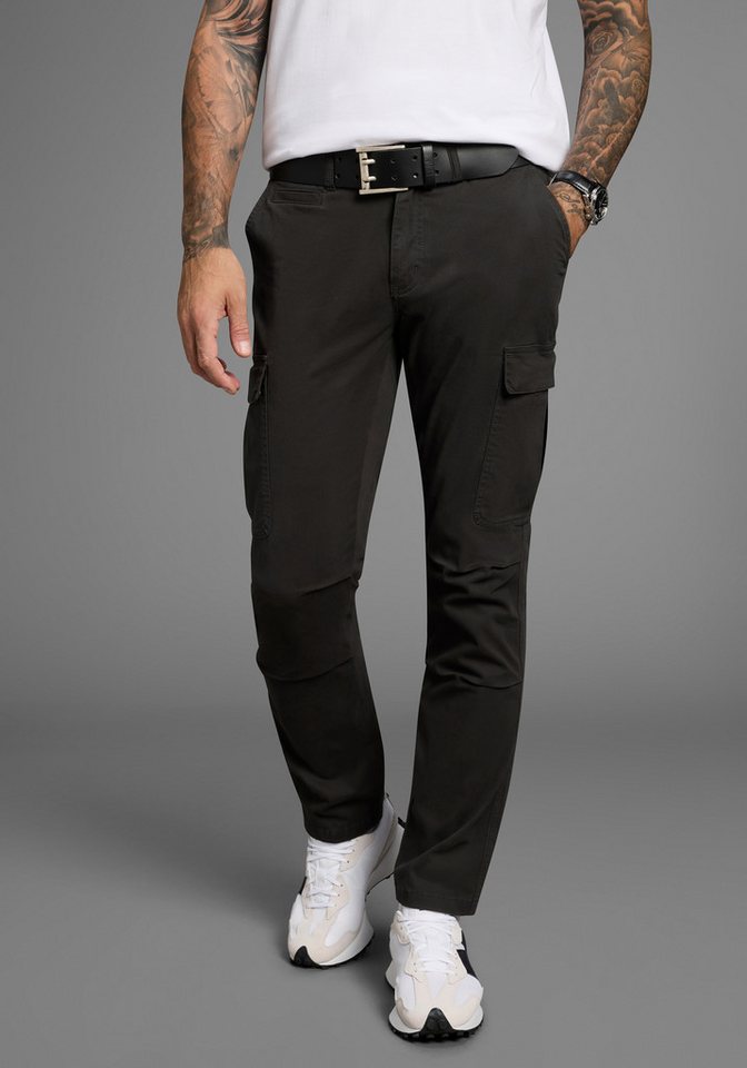 Bruno Banani Cargohose moderne Passform, eng anliegende Cargotaschen