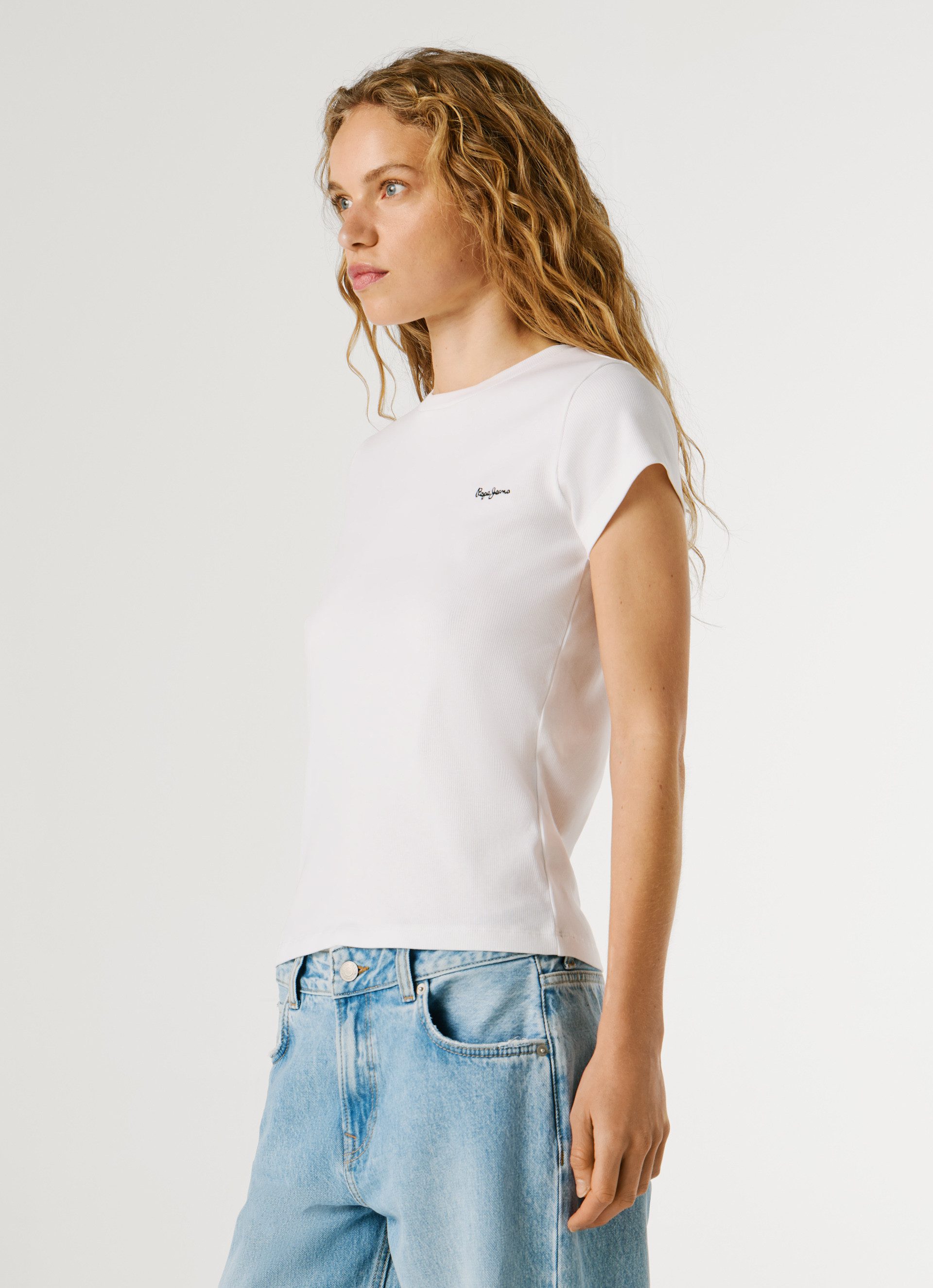 Pepe Jeans T-Shirt MERIDA aus elastischem Rippstoff, Rundhalsform