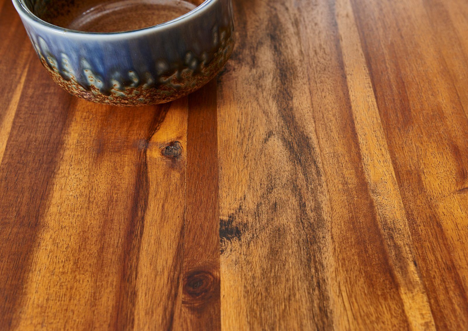 Tischplattenstärke Esra, Baumkantentisch cognacfarben, Akazienholz, 26mm massives Junado®