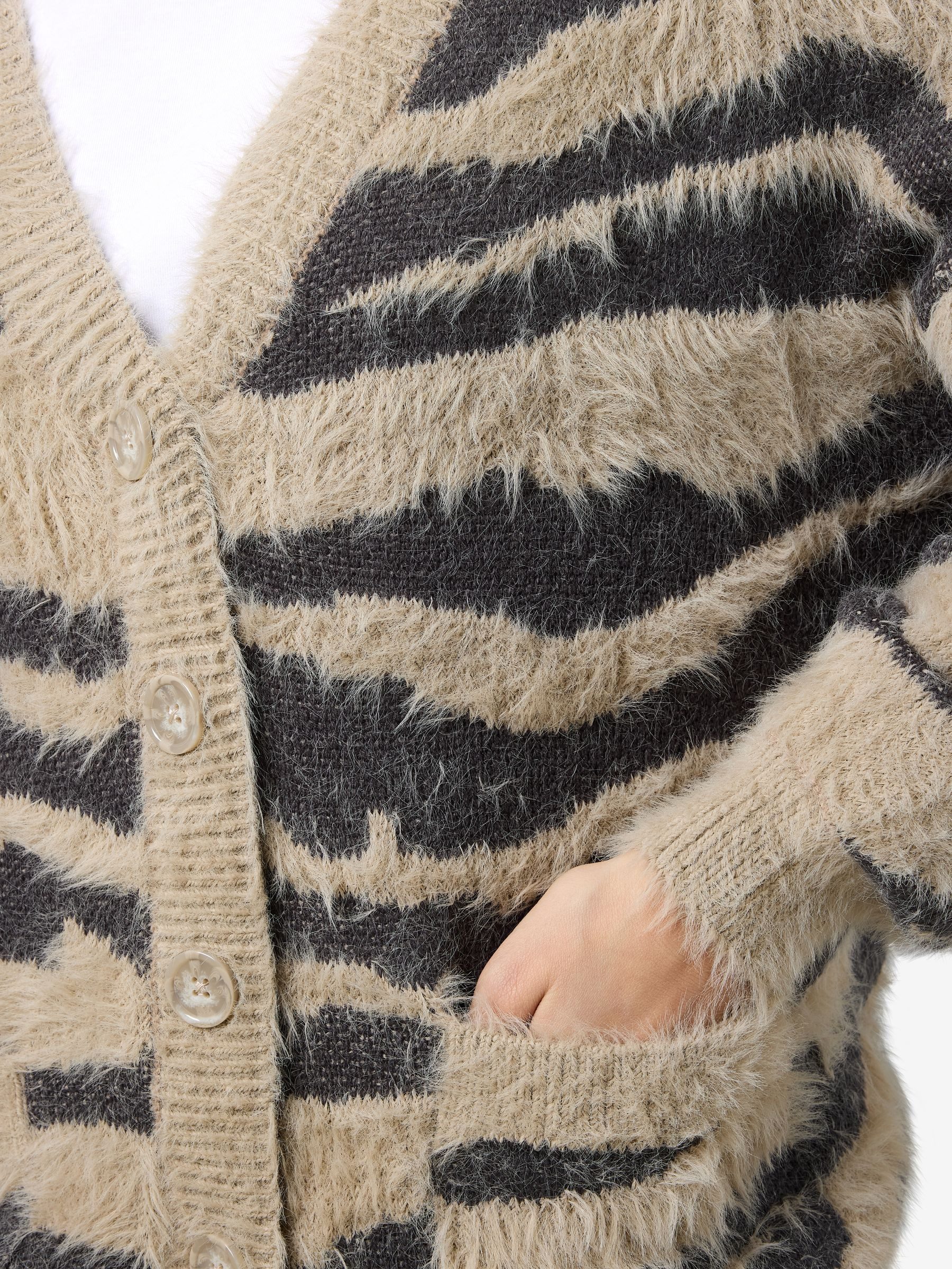 Noisy may Cardigan Weicher Griff und trendiger Print (1-tlg) NMFLYNN L/S V-NECK KNIT CARDIGAN NOOS