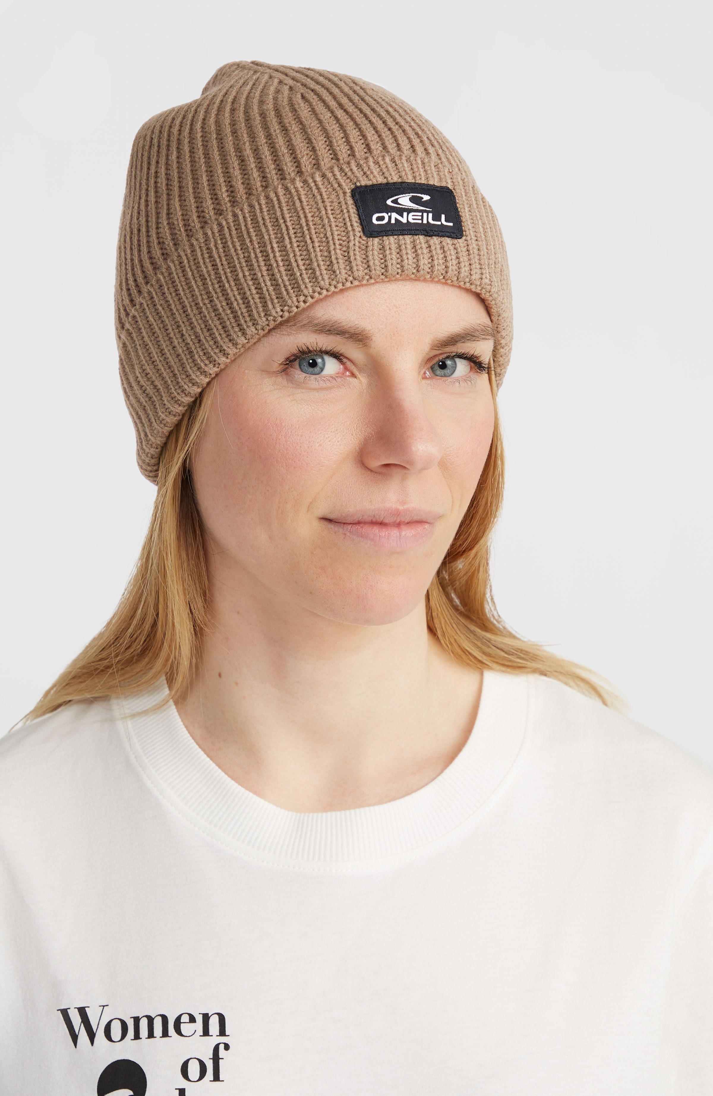 O'Neill Beanie BOUNCER BEANIE unifarbenes Design, mit Label-Applikation, sportlicher Stil