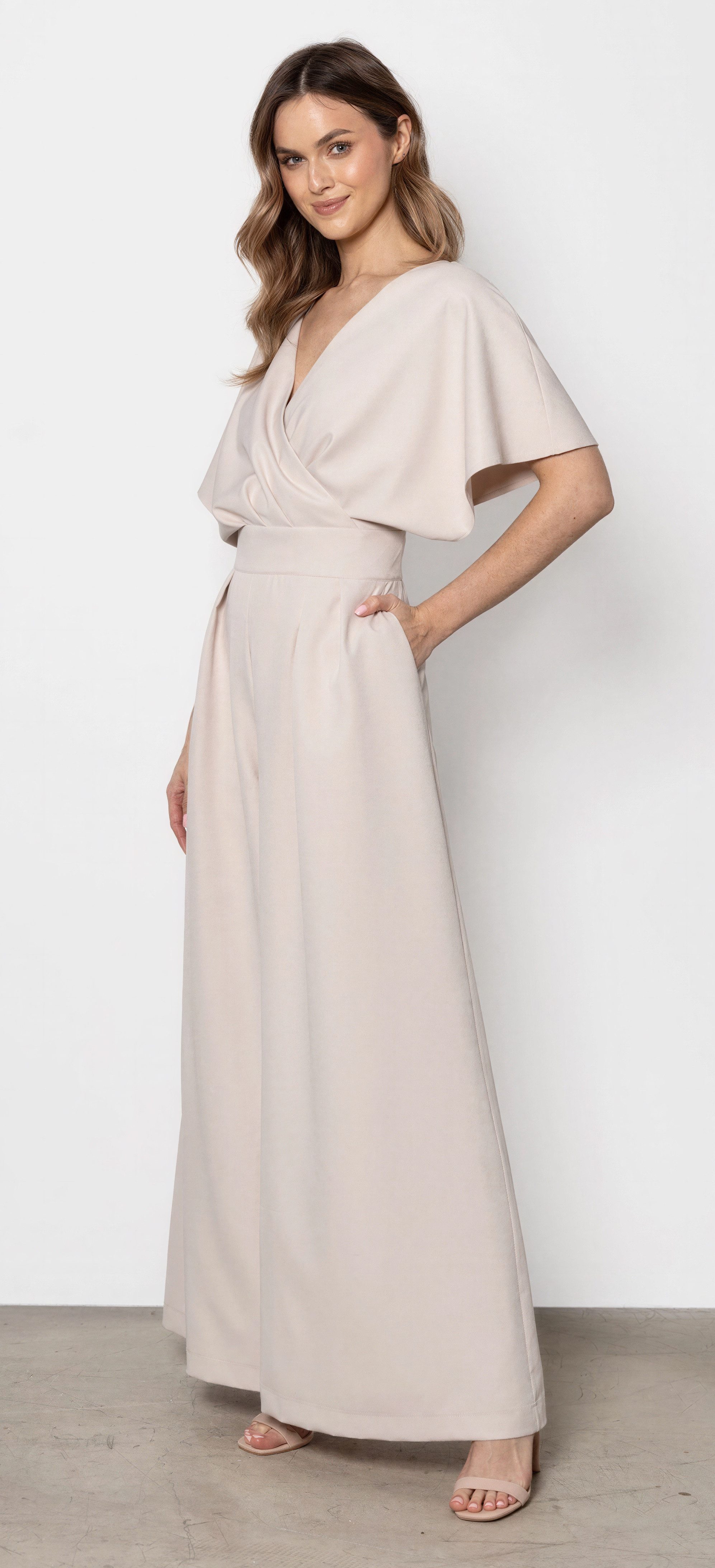 Awama Overall elegant, mit V-Ausschnitt und und weitem Bein