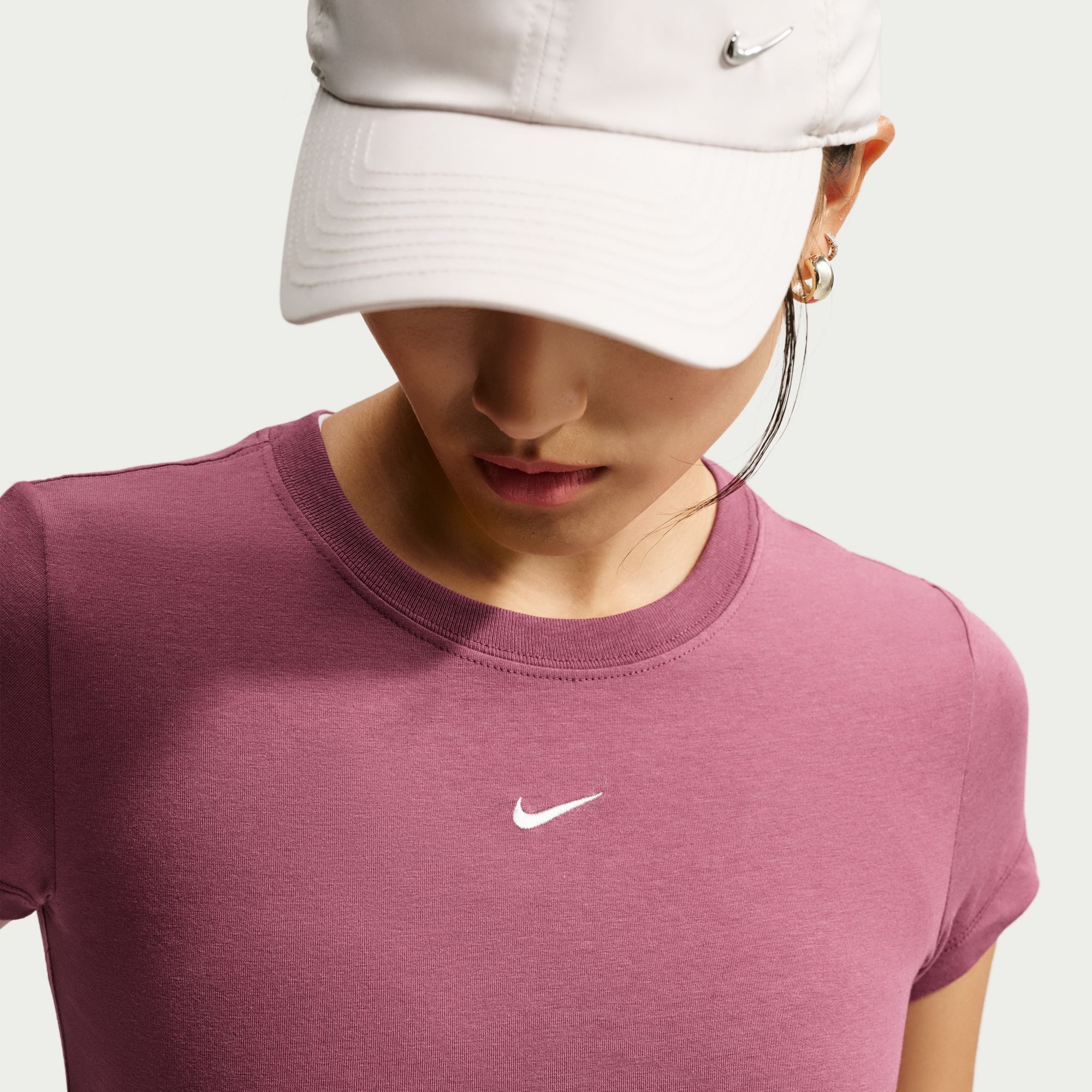 Nike Sportswear T-Shirt W NSW NK CHLL KNT MD CRP mit Rundhalsausschnitt, Kurzarm, aus Jersey, lockerer Schnitt