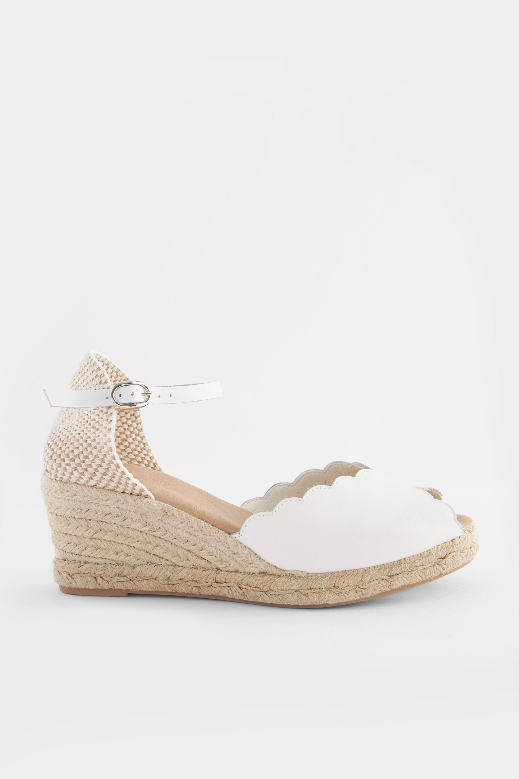 Neues Modell Next Forever Comfort® Peeptoe-Sandalen mit Keilabsatz (1-tlg) Keilsandalette White