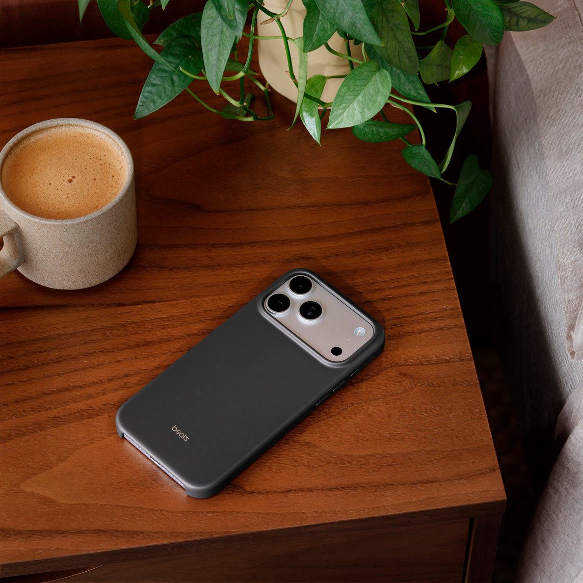 Apple Smartphone-Hülle Beats iPhone 17 Pro Max Case mit MagSafe und Kamerasteuerung