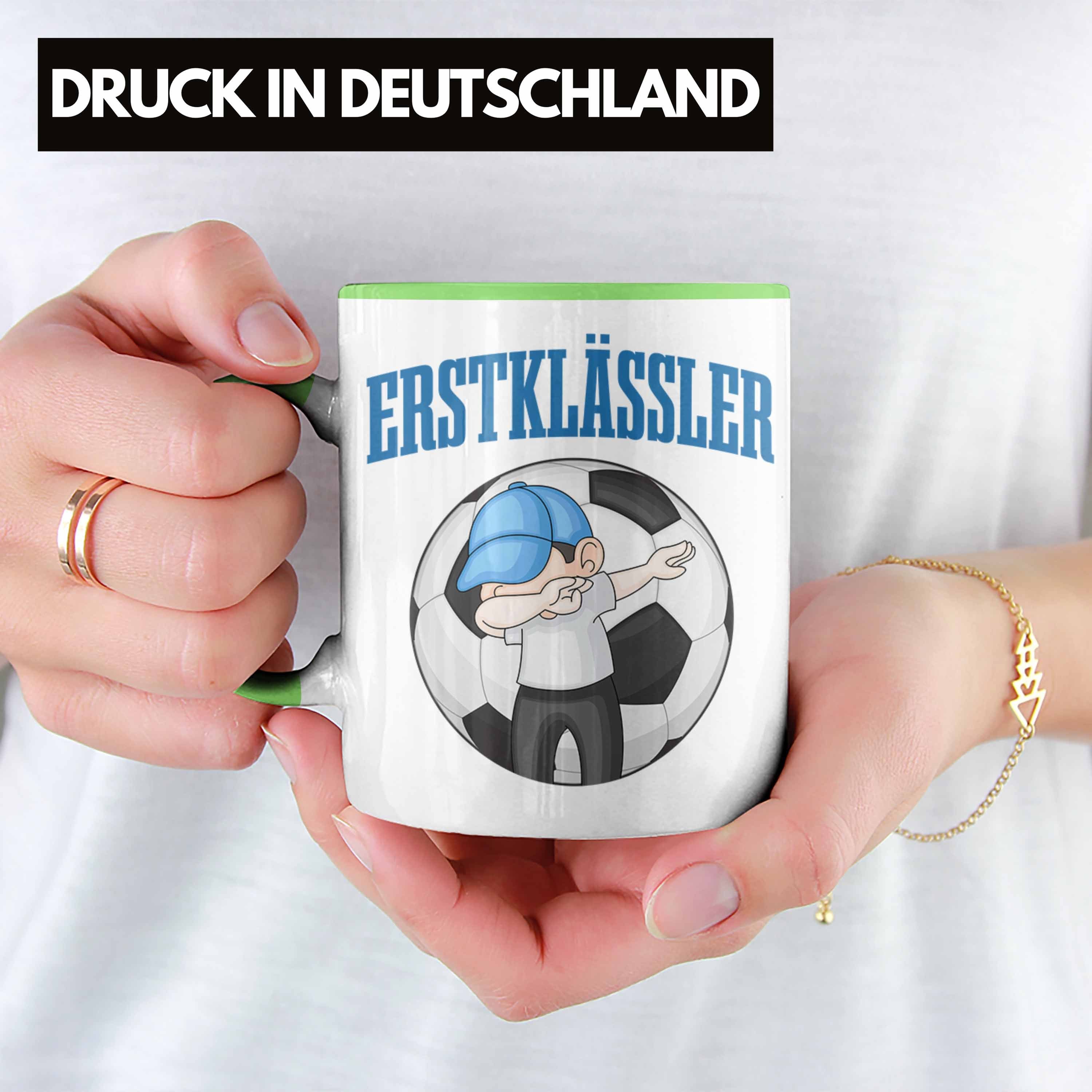 Trendation Schultag Tasse Junge Schulstart Schuleinführung Füllung - Grün Trendation Geschenk 1. Schultüte Tasse Schulkind für Schulanfang Geschenkidee Jungs Fussball Einschulung