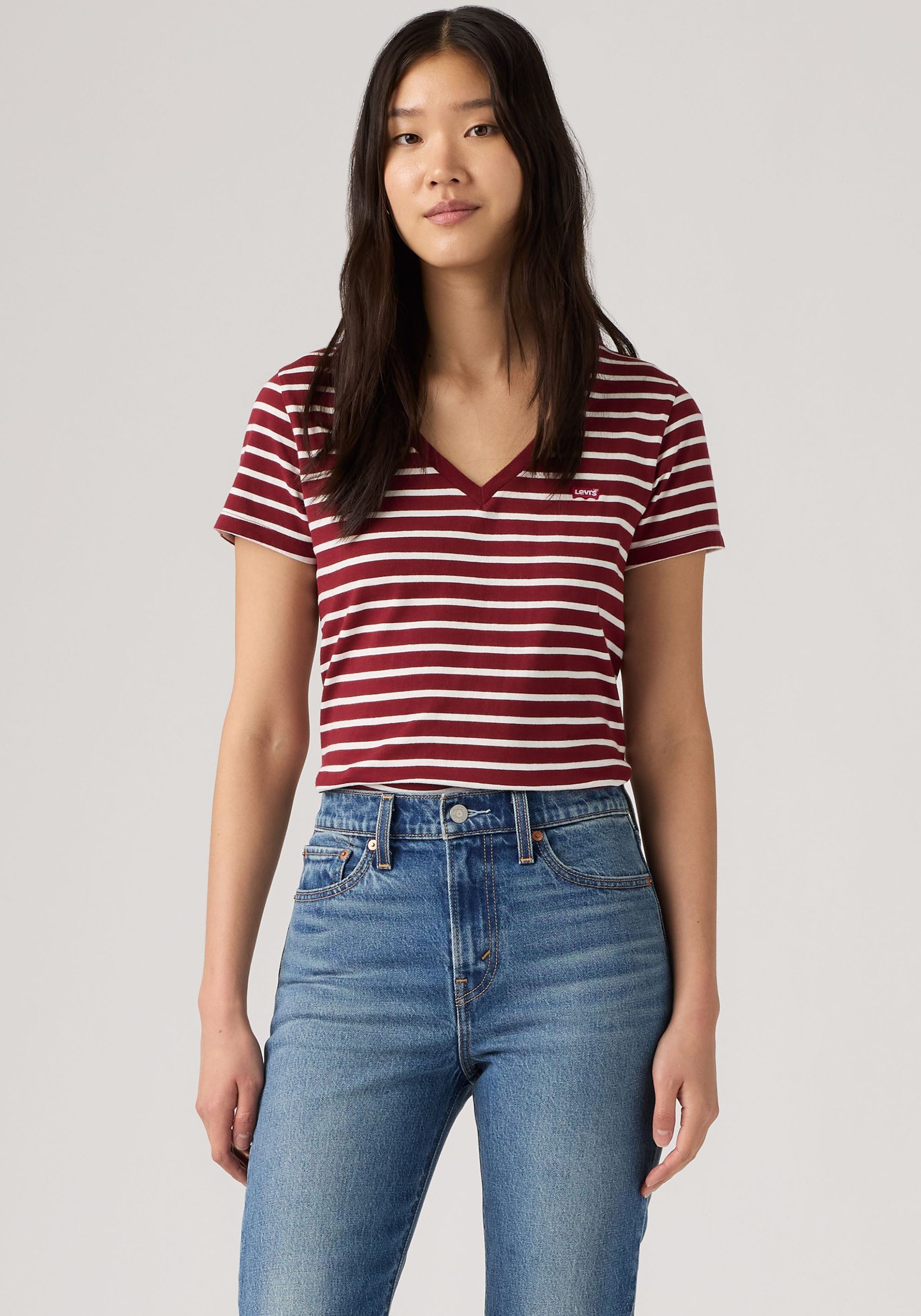 Levi's® V-Shirt PERFECT VNECK mit Mini-Batwing-Logostickerei