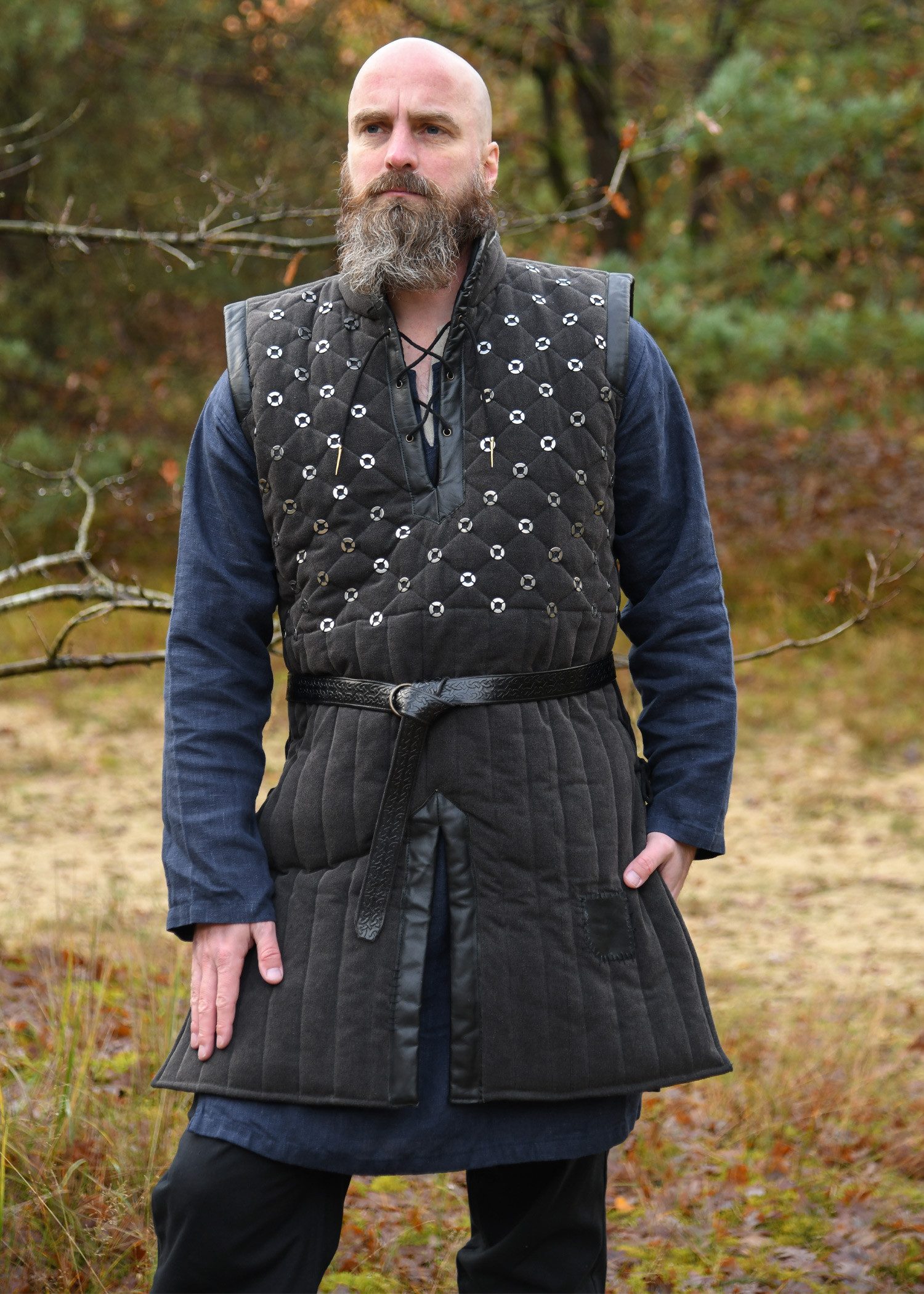Wikinger-Kostüm Ärmelloser Gambeson mit handgefertigen Details, schwarz