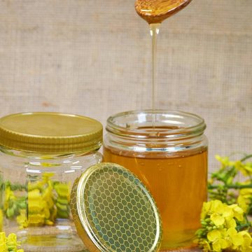 gouveo Honigglas 500g mit Schraub-Deckel - Leere Vorratsgläser 405 ml für Honig, Metall TO82 Bienenwabe, (12-tlg)