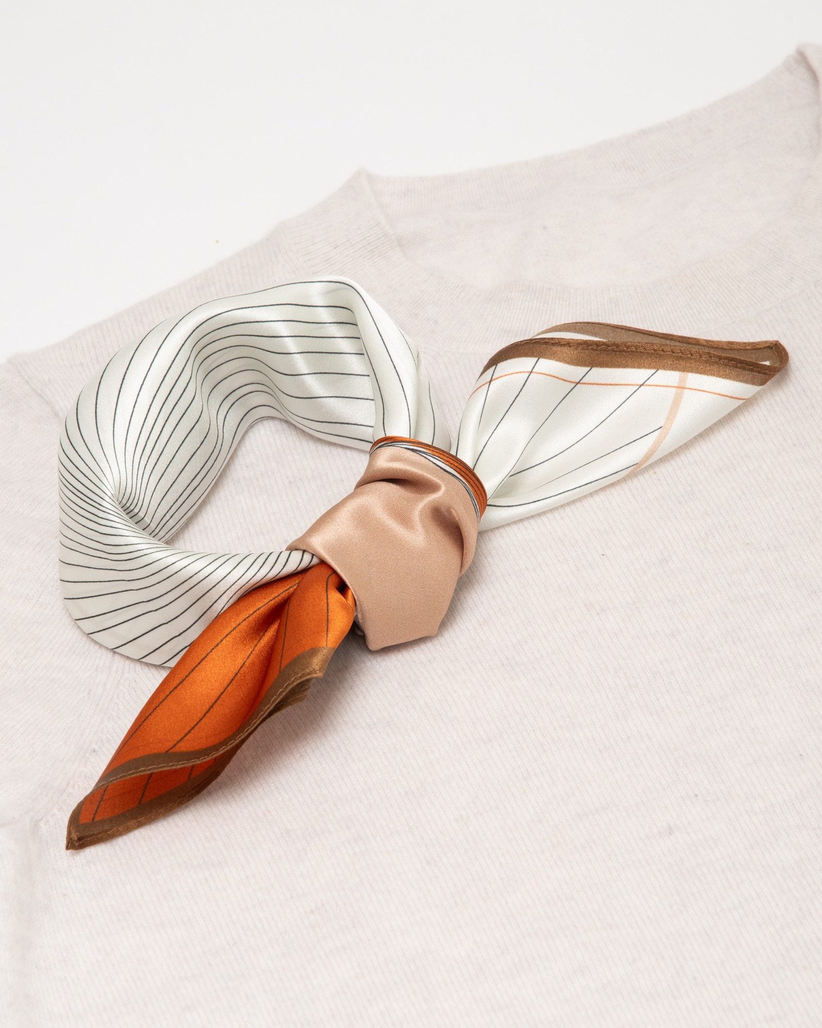 MayTree Seidentuch Seidentuch quadratisch Abstrakte Linien 53x53 weiß orang günstig online kaufen