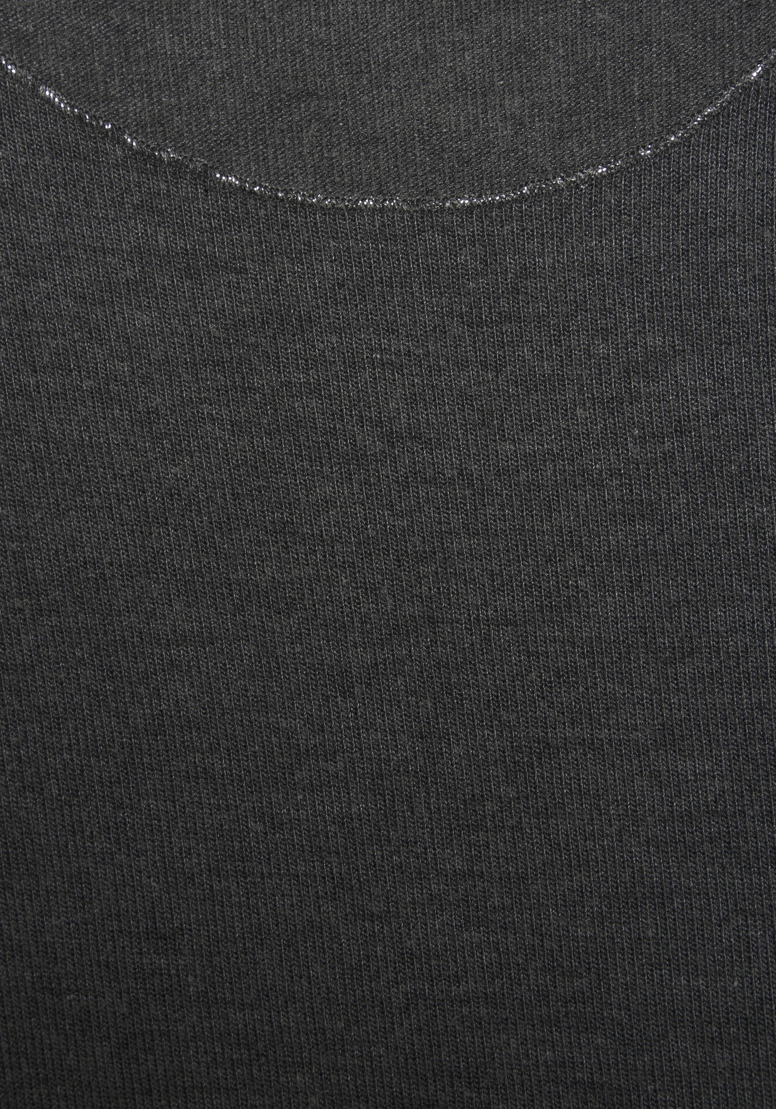 LASCANA Rundhalsshirt mit feiner Glitzereinfassung aus Viskose-Feinstrick – Bild 5 von 5