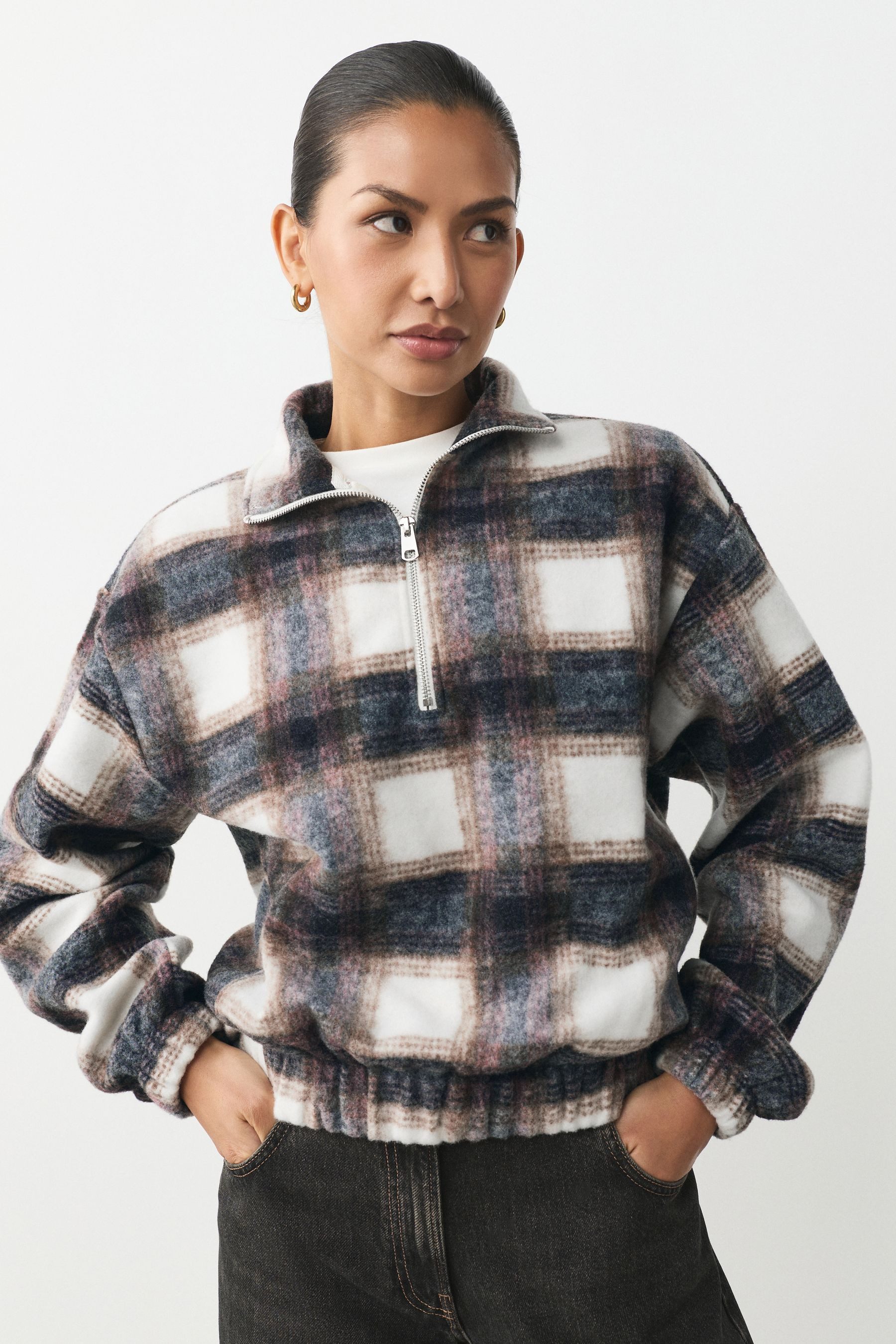 Next Fleecejacke Gerippte, karierte Fleecejacke mit Ballonsaum (1-St)
