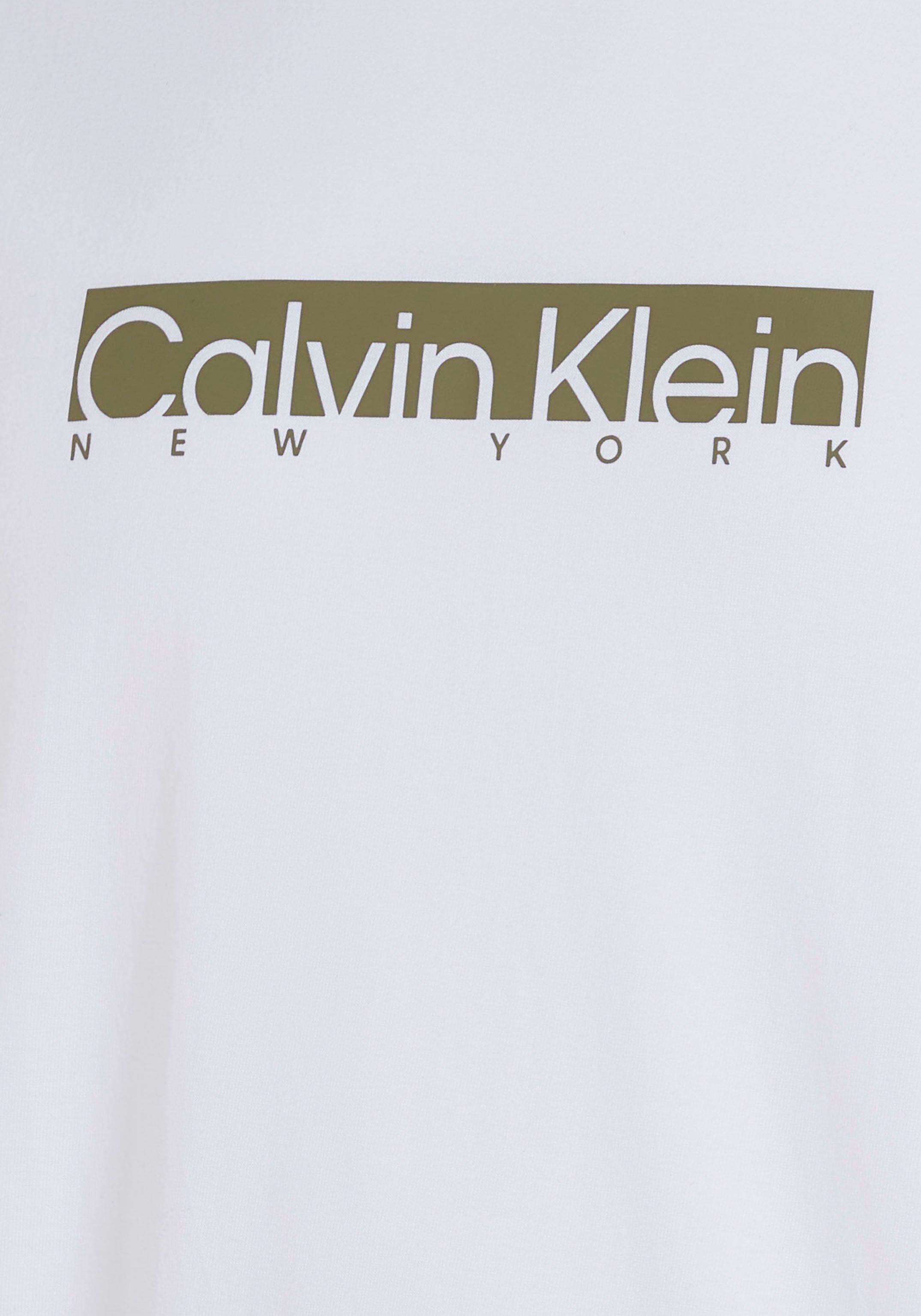 Calvin Klein auf der mit Klein Brust Calvin weiß Logo Kurzarmshirt