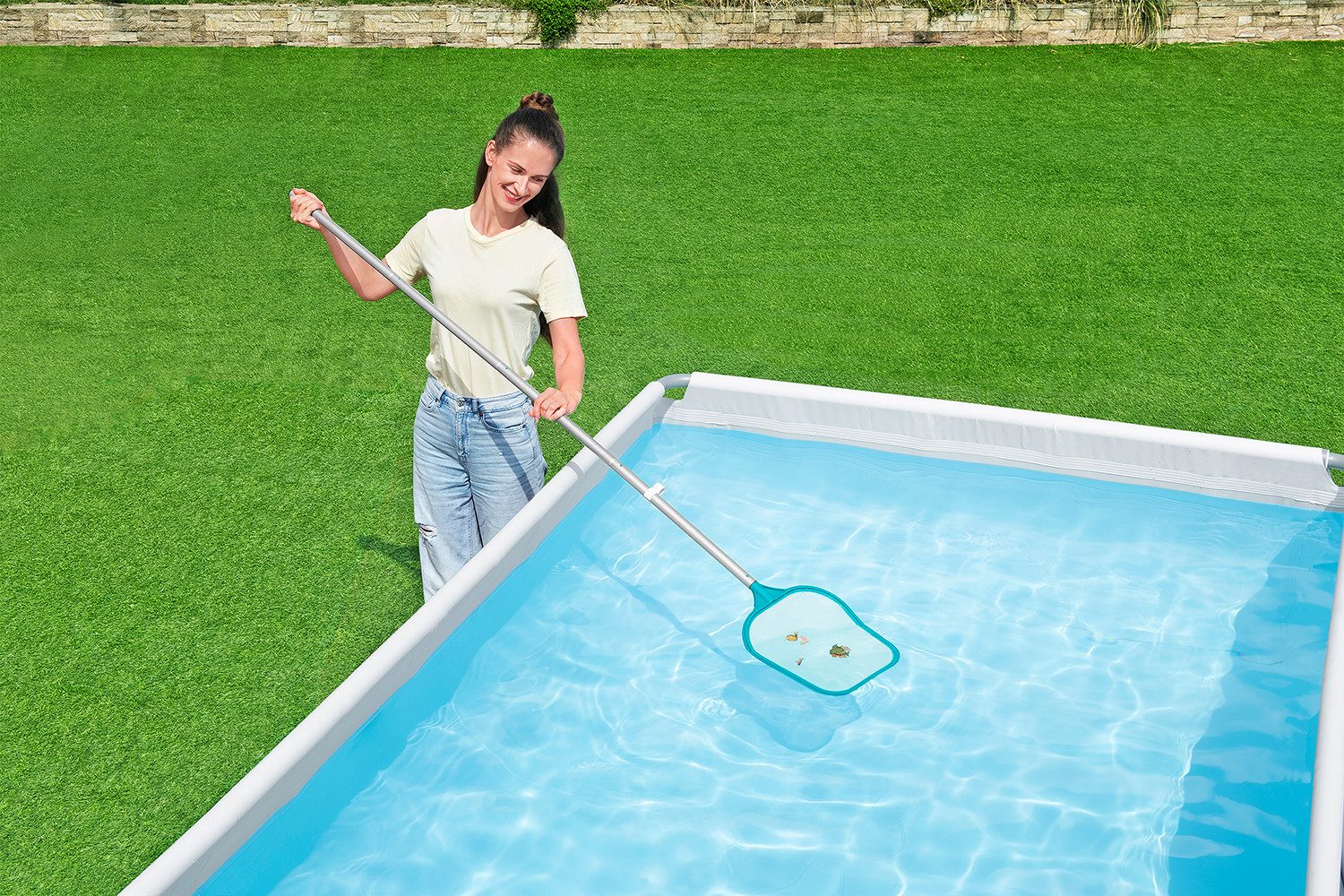 Bestway Poolbodensauger AquaClear™ Deluxe, (Set, Inkl. Kescher, Dosierschwimmer), für Poolgrößen bis 396 cm