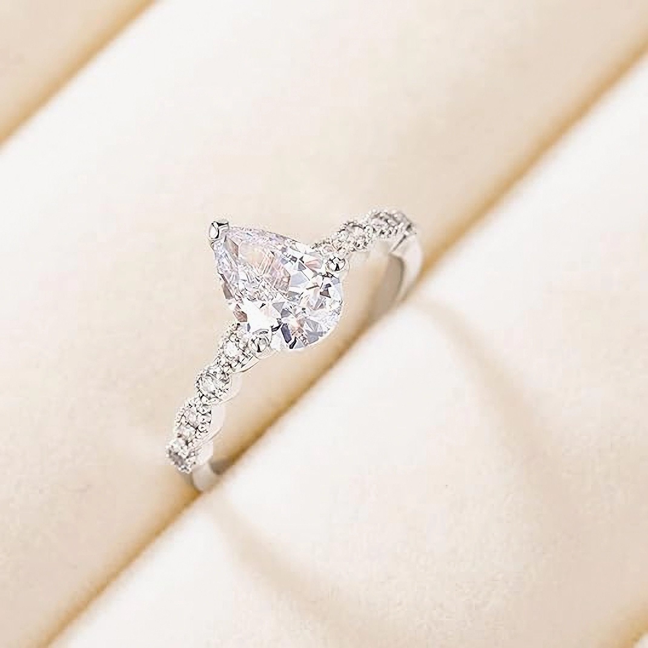 Jumpeak Trauring 585 Gold, 1,5 Karat Labordiamant im Tropfenschliff, Damen-Ehering, D,vs1,2EX,IGI-Zertifikat,ring damen,geschenk