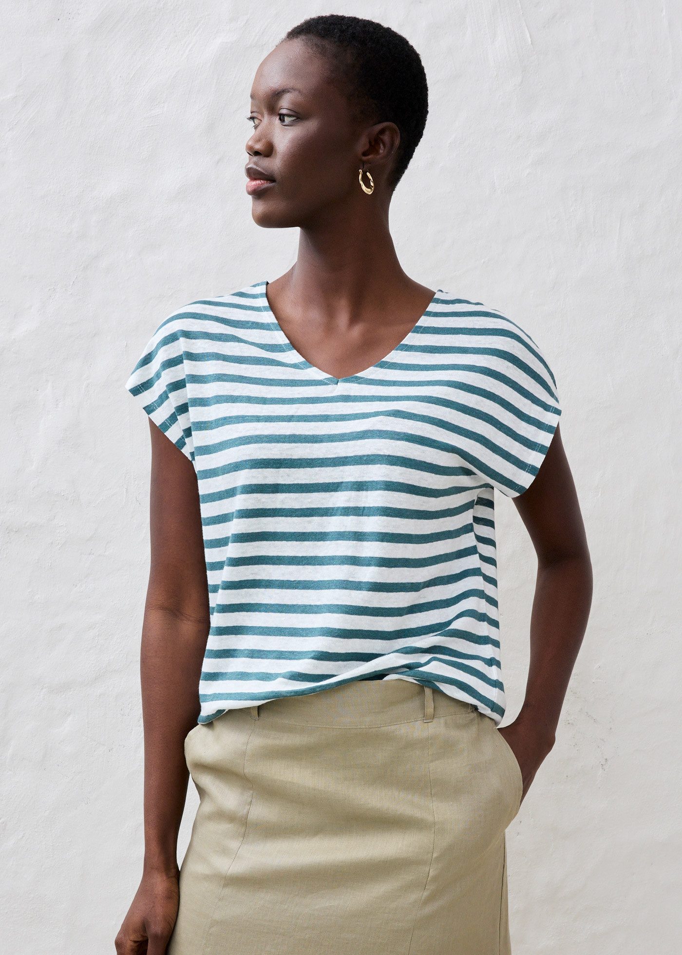 bonprix T-Shirt Oversize Passform, Kurzarm-Design, mit V-Ausschnitt, aus Le günstig online kaufen