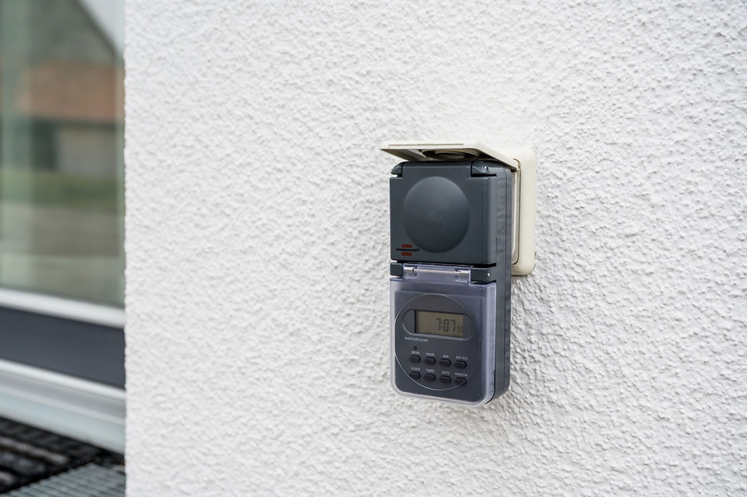 Brennenstuhl Steckdose Digitale Wochenzeitschaltuhr IP 44 im farbigen Verkaufskarton