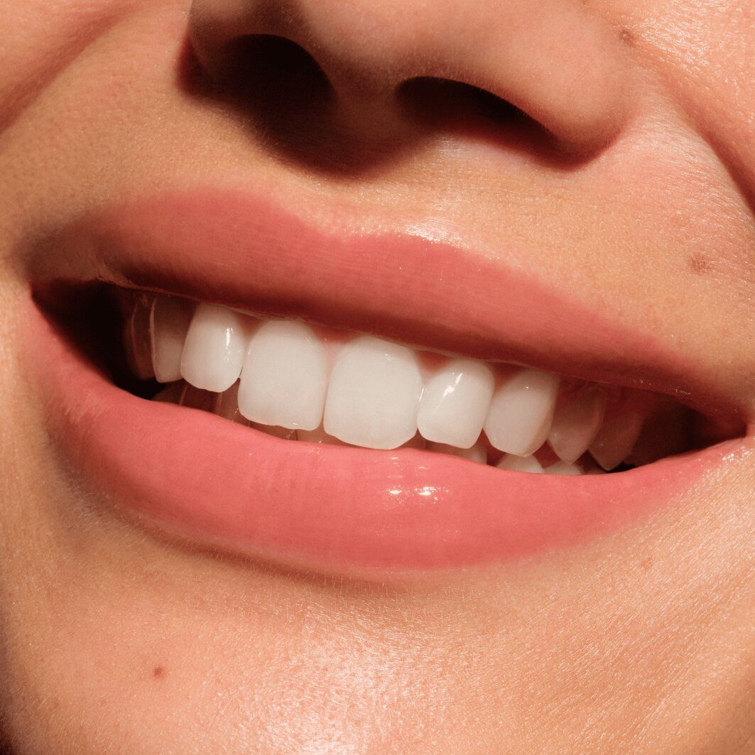 Catrice Lippenbalsam Butter Drippin' Glossy Lip Balm, 3-tlg., Dezenter Farbakzent, geschmeidig, hochglänzend, spendet Feuchtigkeit.